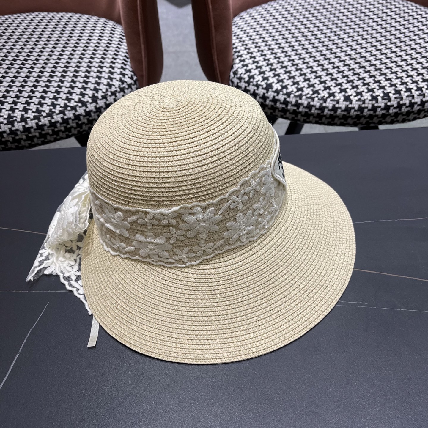  Prada普拉达2025夏休闲大檐草帽女百搭遮阳度假粗草沙滩帽防晒太阳帽