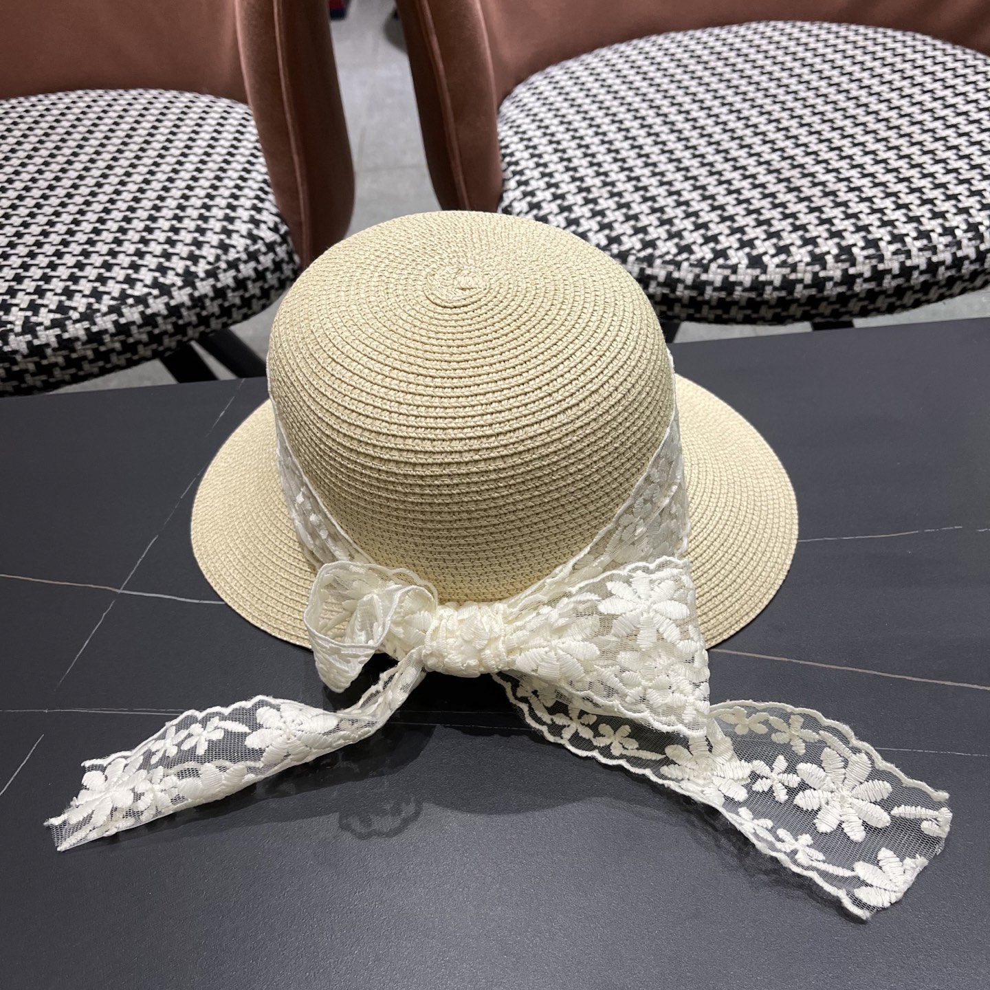  Prada普拉达2025夏休闲大檐草帽女百搭遮阳度假粗草沙滩帽防晒太阳帽