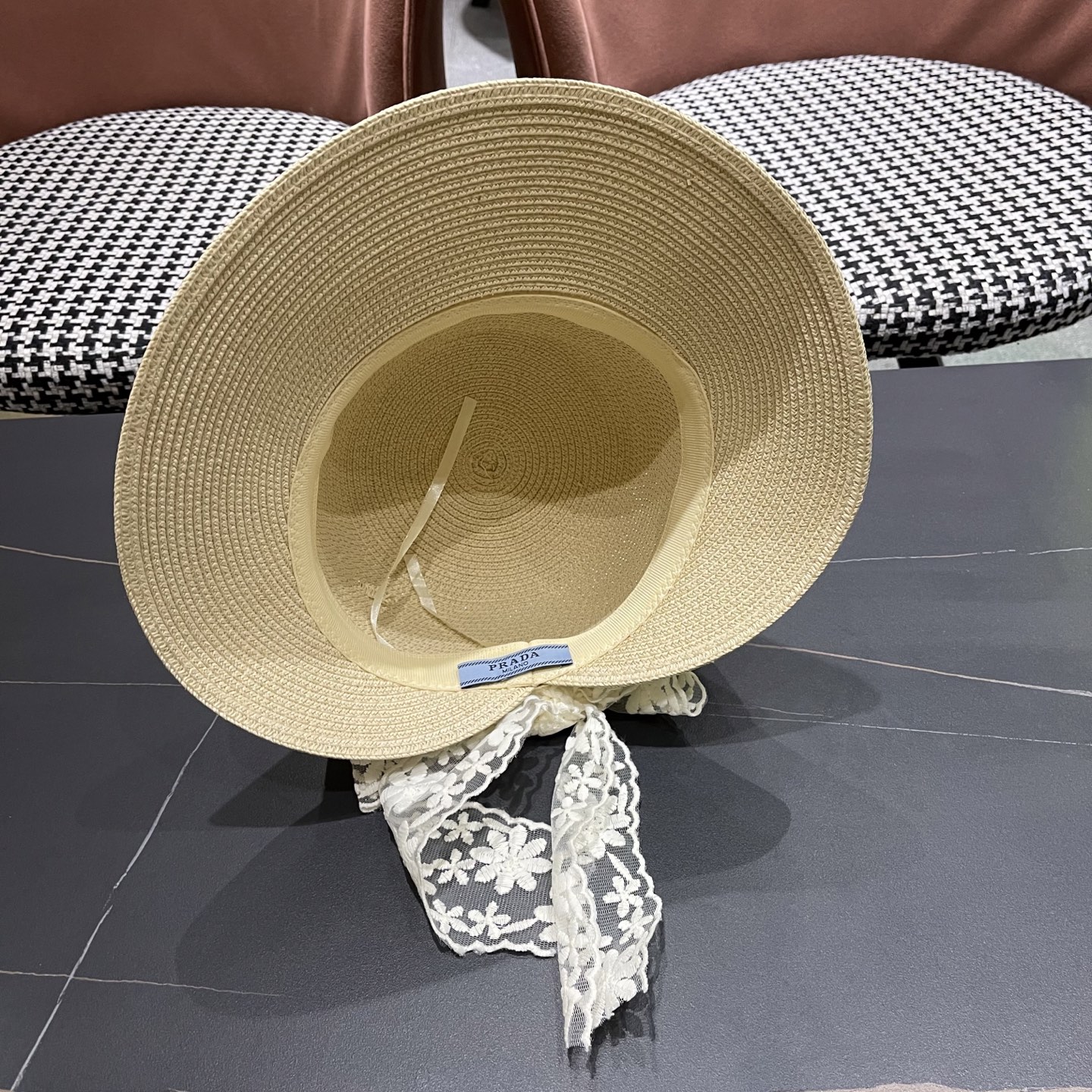  Prada普拉达2025夏休闲大檐草帽女百搭遮阳度假粗草沙滩帽防晒太阳帽