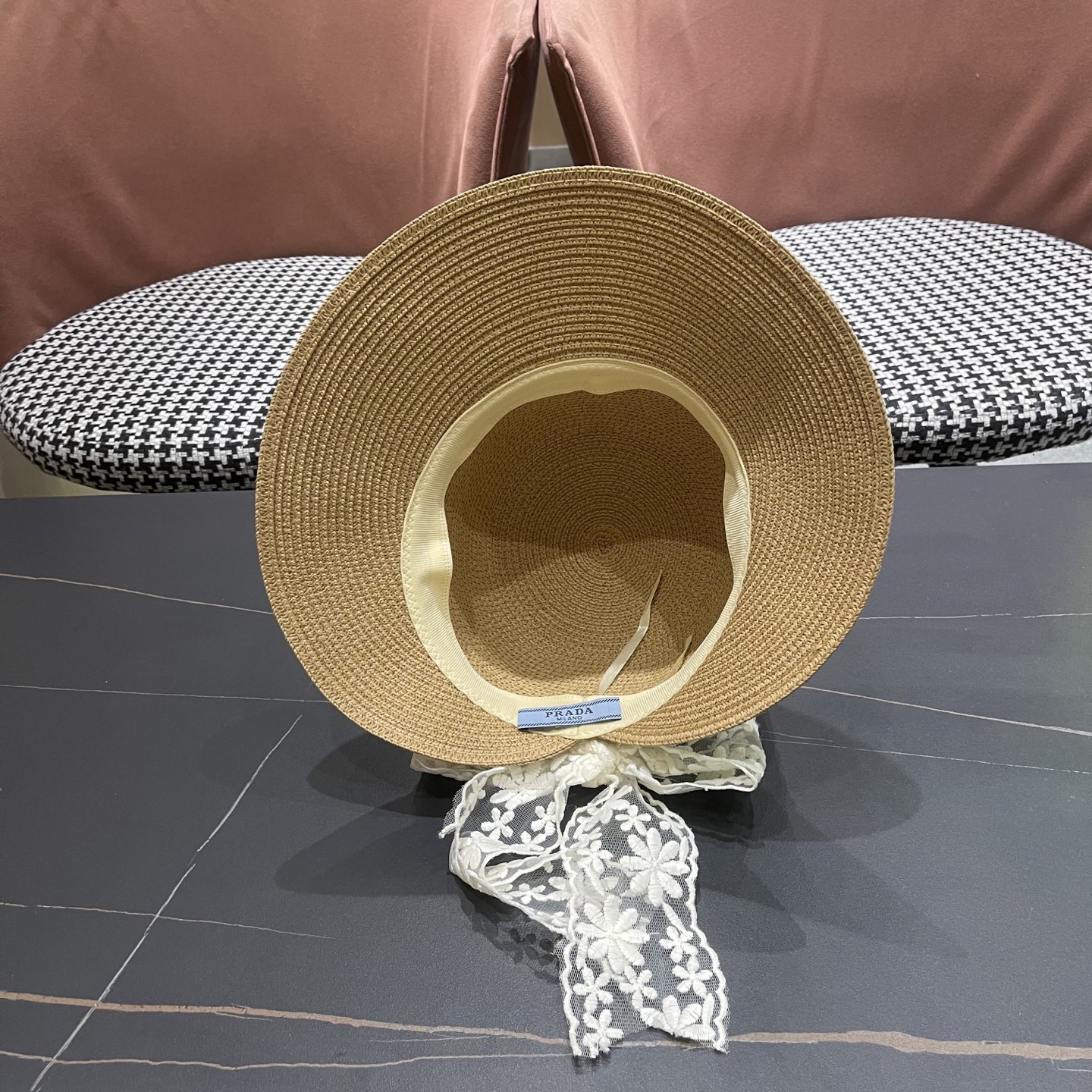  Prada普拉达2025夏休闲大檐草帽女百搭遮阳度假粗草沙滩帽防晒太阳帽