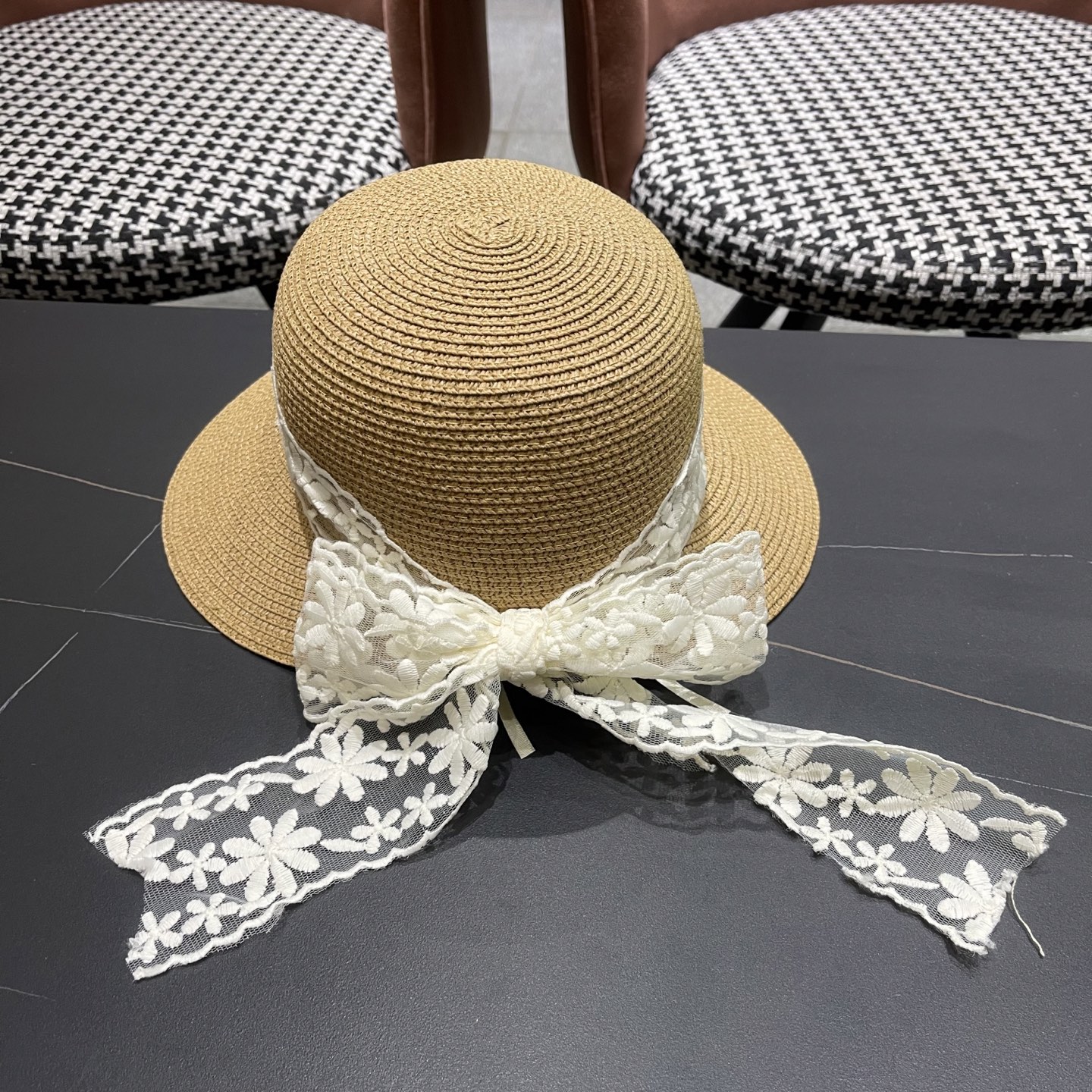  Prada普拉达2025夏休闲大檐草帽女百搭遮阳度假粗草沙滩帽防晒太阳帽