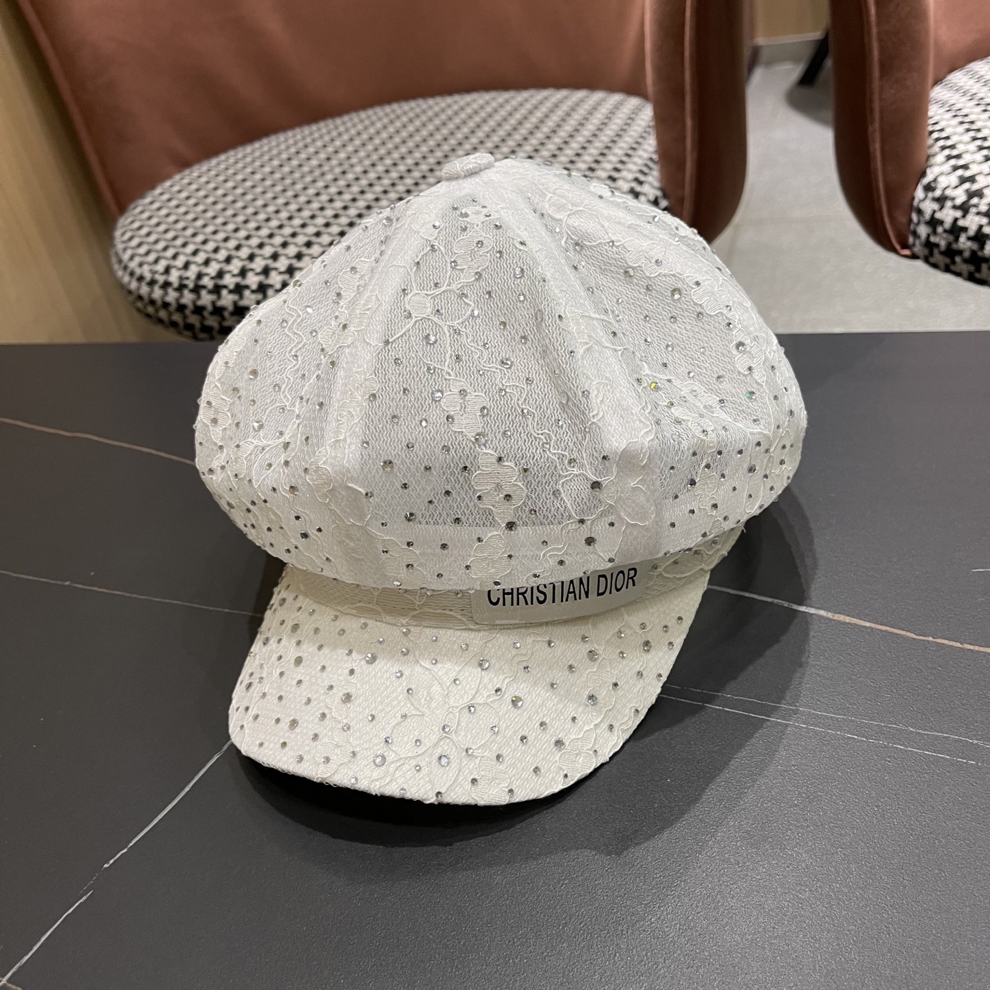  迪奥Dior 韩版重工水钻蕾丝八角帽子女春夏时尚百搭画家帽
显脸小黑色鸭舌帽