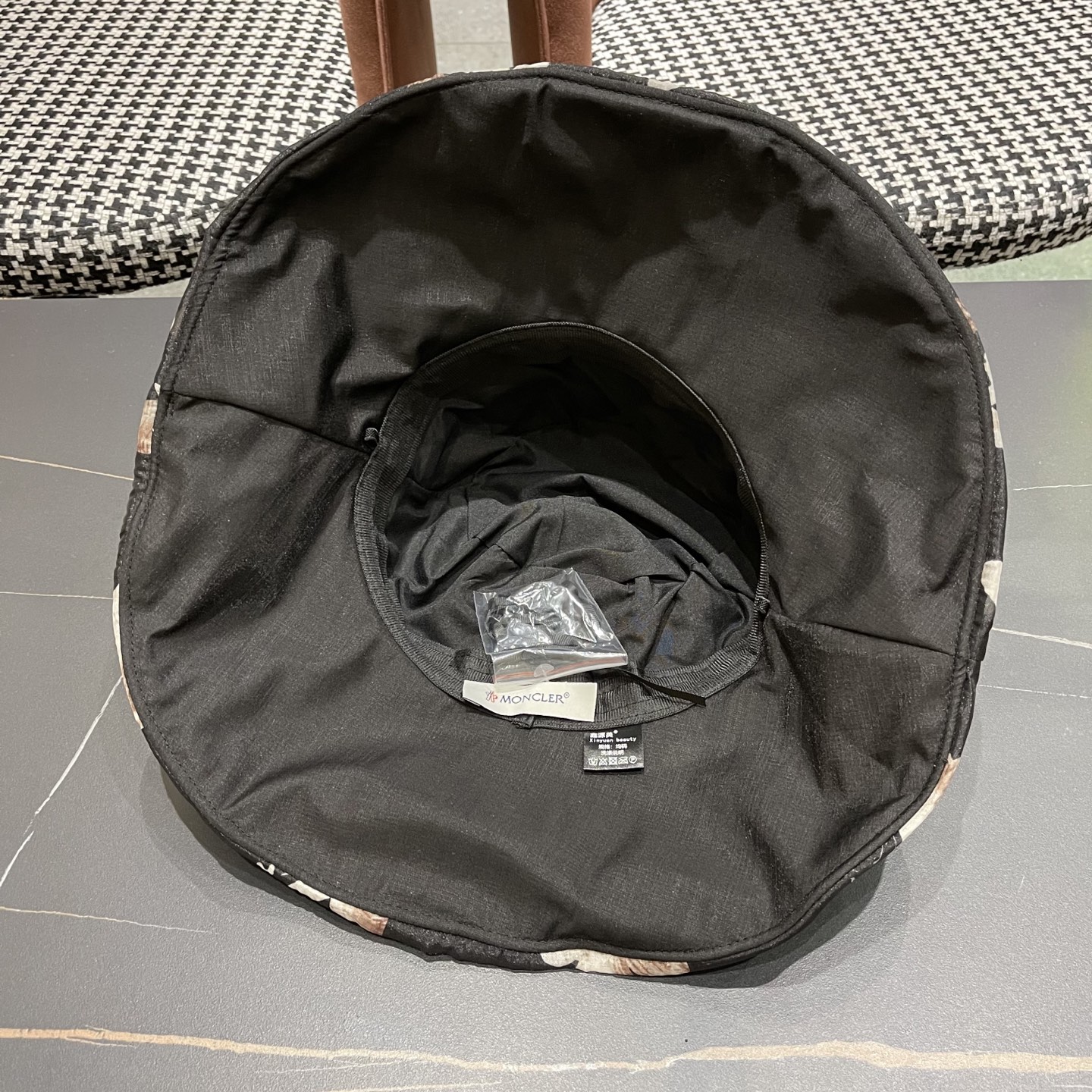  蒙口MONCLER 春夏新款渔夫帽女日系文艺韩版百搭宽檐盆帽