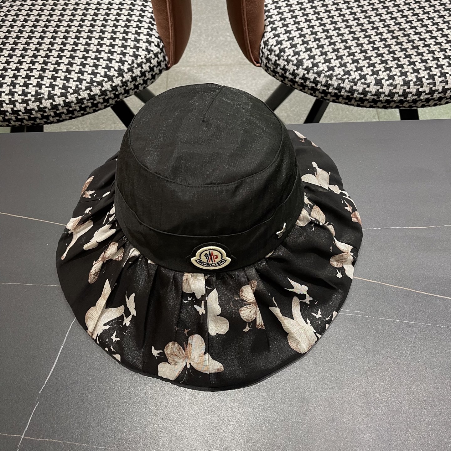  蒙口MONCLER 春夏新款渔夫帽女日系文艺韩版百搭宽檐盆帽