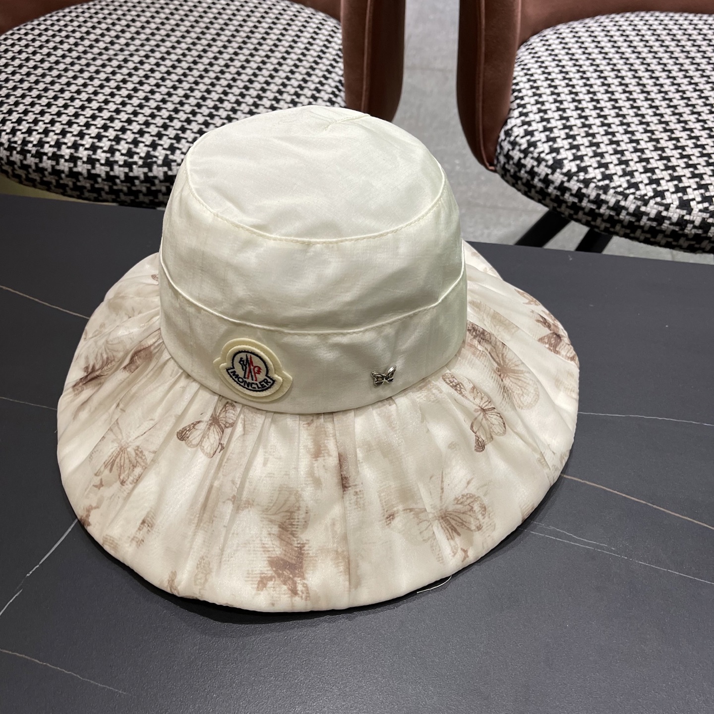  蒙口MONCLER 春夏新款渔夫帽女日系文艺韩版百搭宽檐盆帽