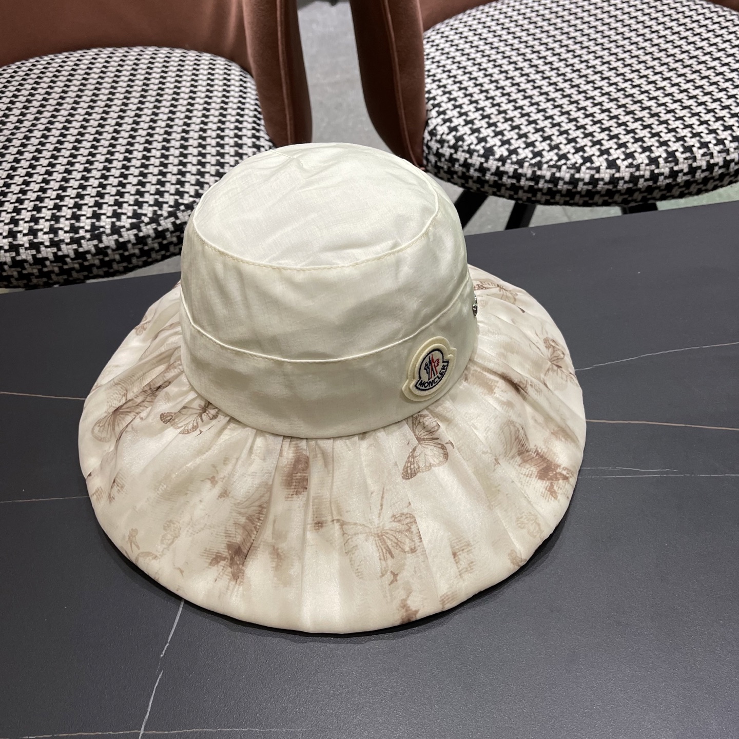  蒙口MONCLER 春夏新款渔夫帽女日系文艺韩版百搭宽檐盆帽