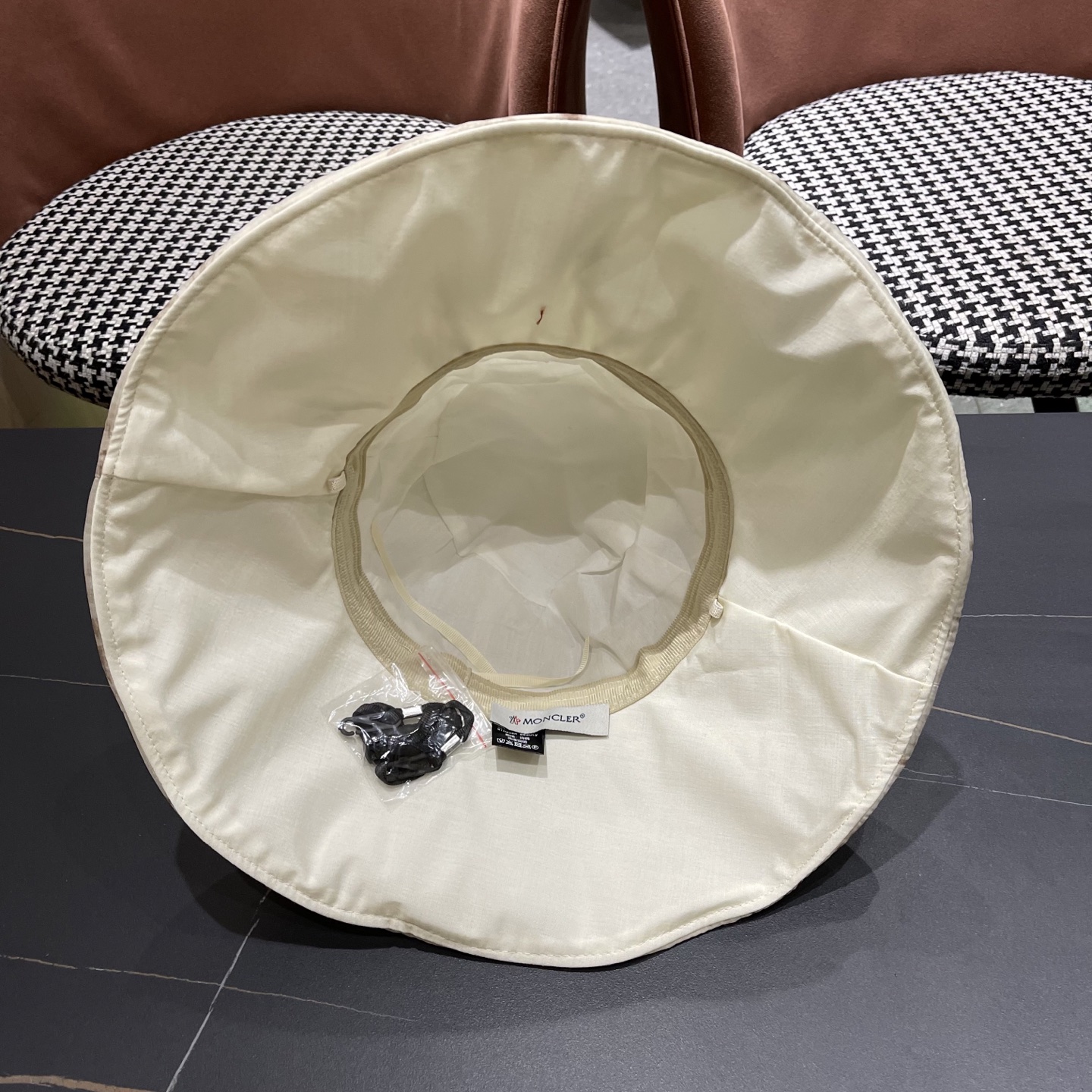  蒙口MONCLER 春夏新款渔夫帽女日系文艺韩版百搭宽檐盆帽