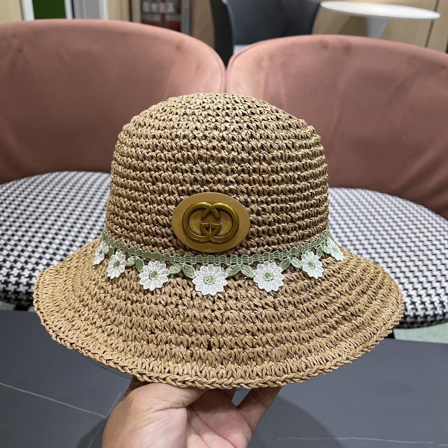  古奇GUCCI 花朵小花女度假旅游檐蕾丝手工甜美大檐草编渔夫
草帽遞阳帽夏季