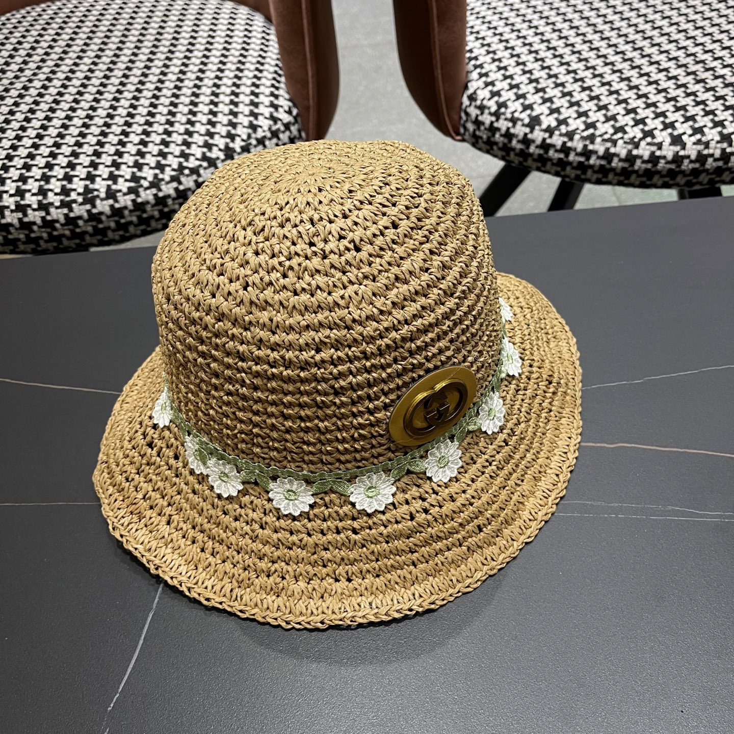  古奇GUCCI 花朵小花女度假旅游檐蕾丝手工甜美大檐草编渔夫
草帽遞阳帽夏季