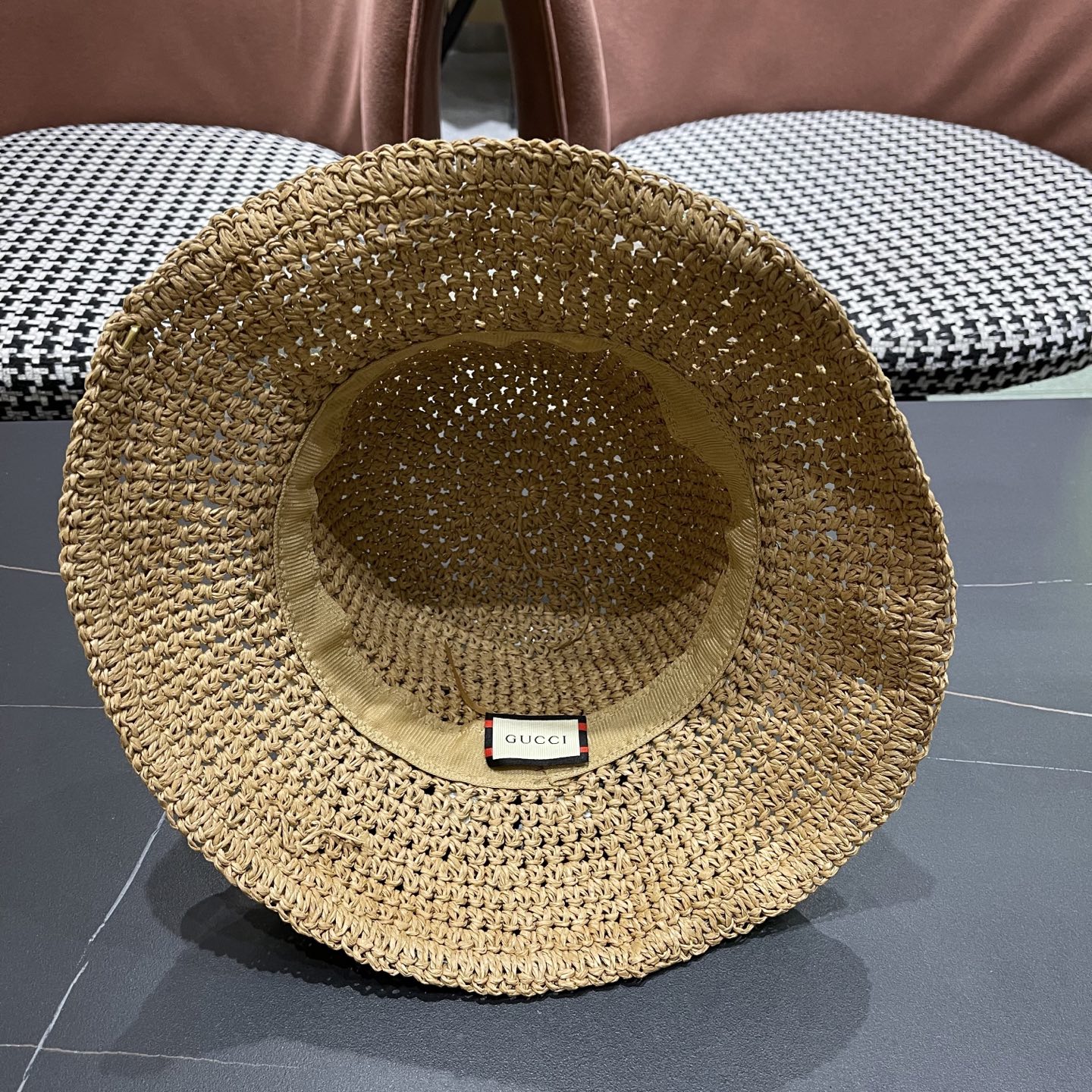  古奇GUCCI 花朵小花女度假旅游檐蕾丝手工甜美大檐草编渔夫
草帽遞阳帽夏季