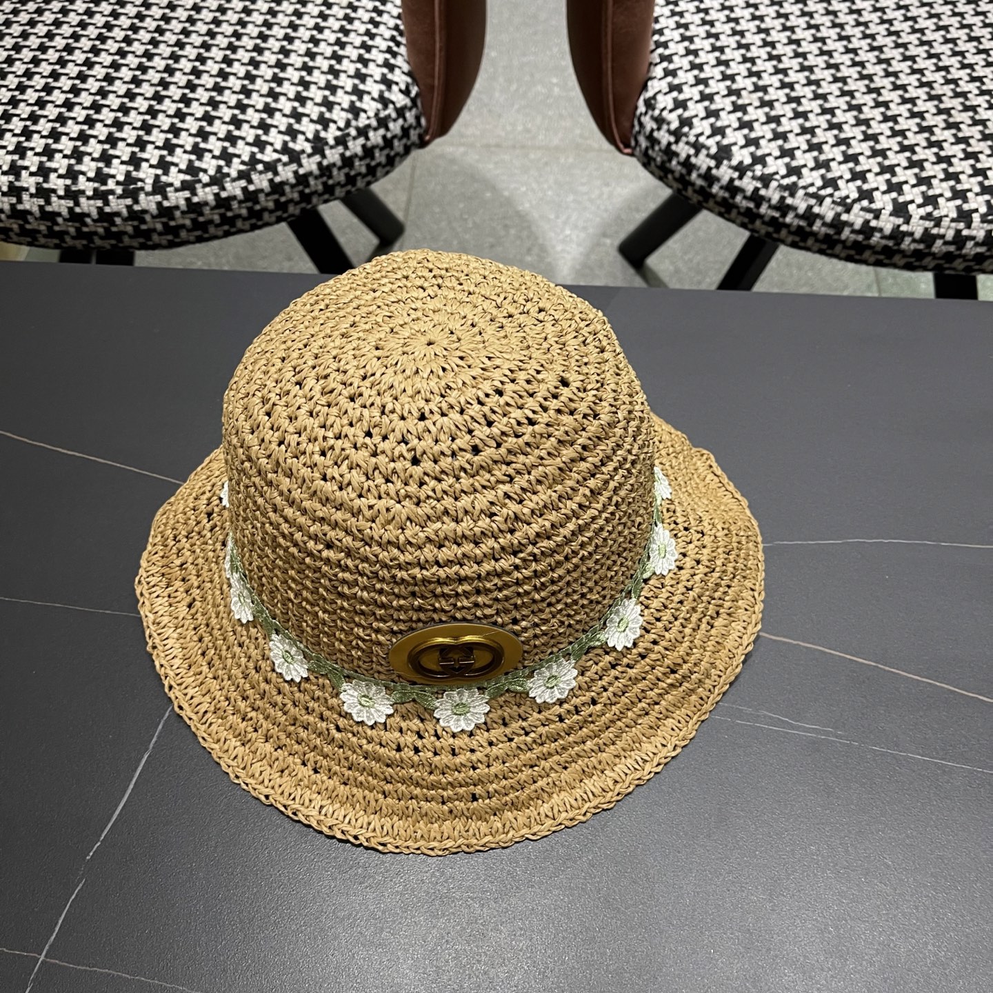  古奇GUCCI 花朵小花女度假旅游檐蕾丝手工甜美大檐草编渔夫
草帽遞阳帽夏季