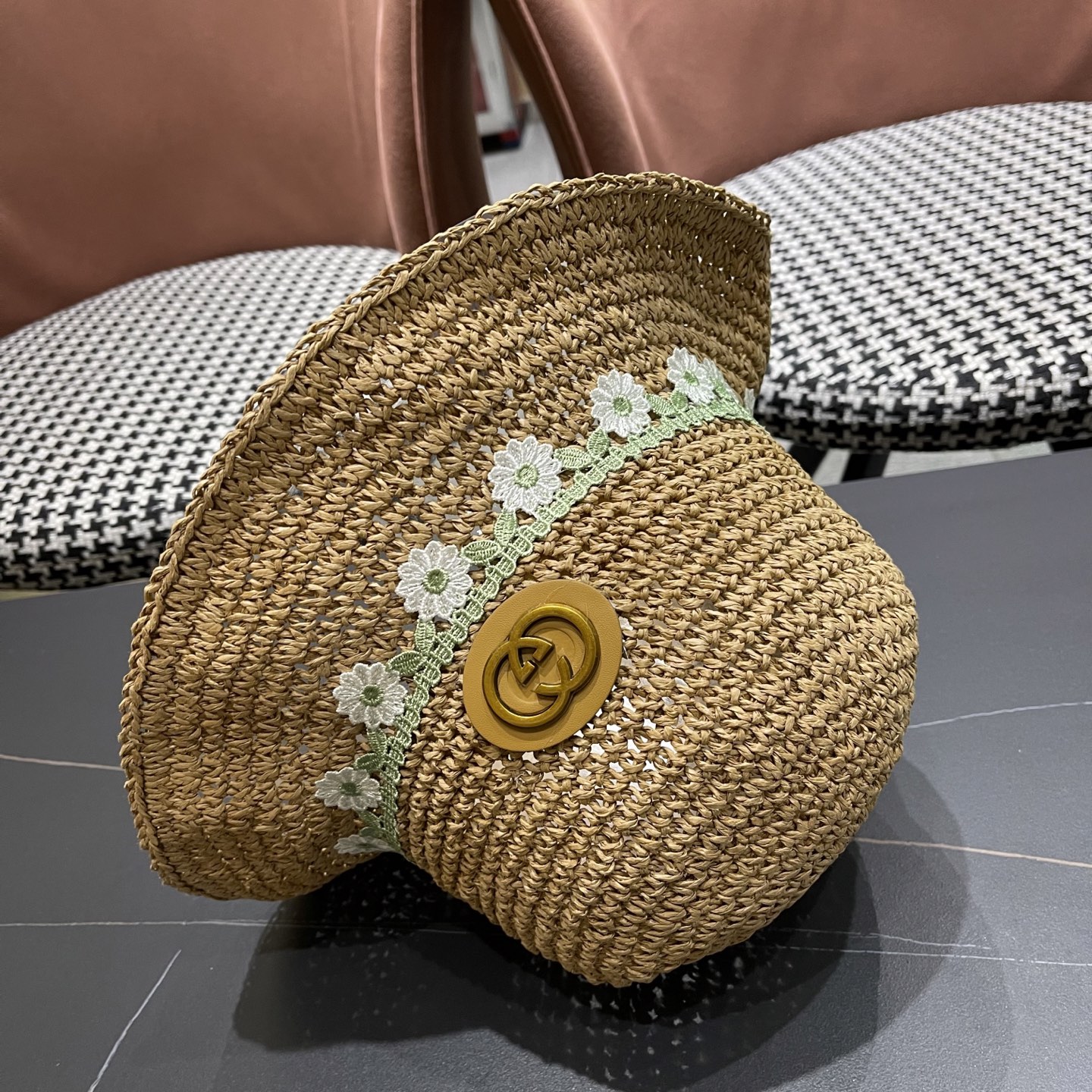  古奇GUCCI 花朵小花女度假旅游檐蕾丝手工甜美大檐草编渔夫
草帽遞阳帽夏季