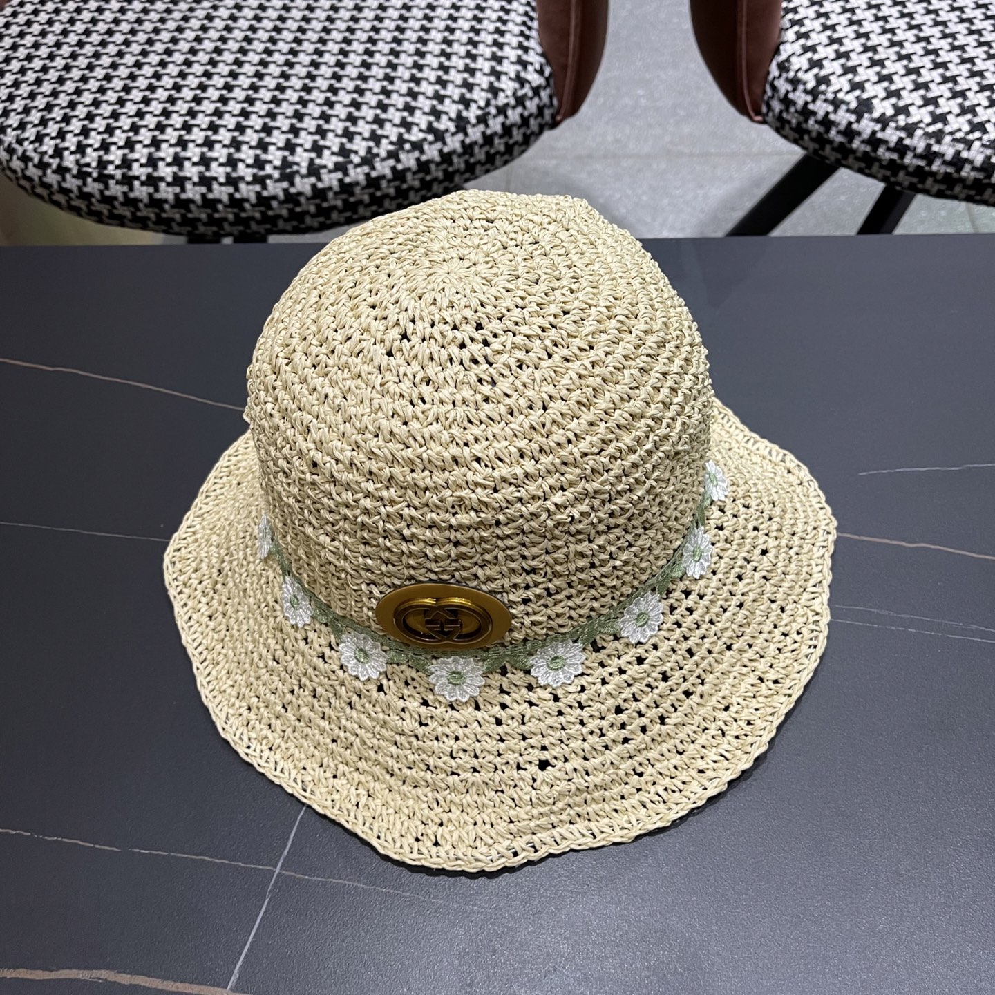  古奇GUCCI 花朵小花女度假旅游檐蕾丝手工甜美大檐草编渔夫
草帽遞阳帽夏季