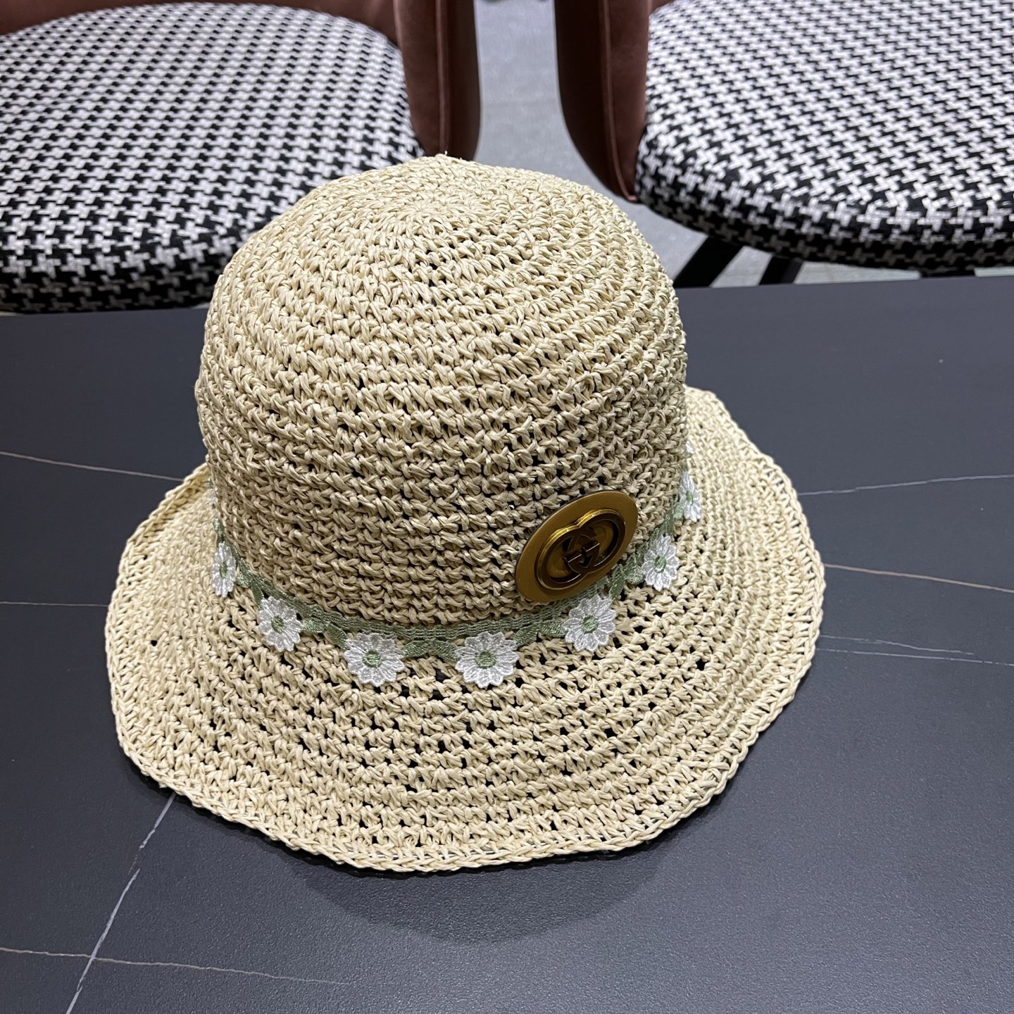  古奇GUCCI 花朵小花女度假旅游檐蕾丝手工甜美大檐草编渔夫
草帽遞阳帽夏季