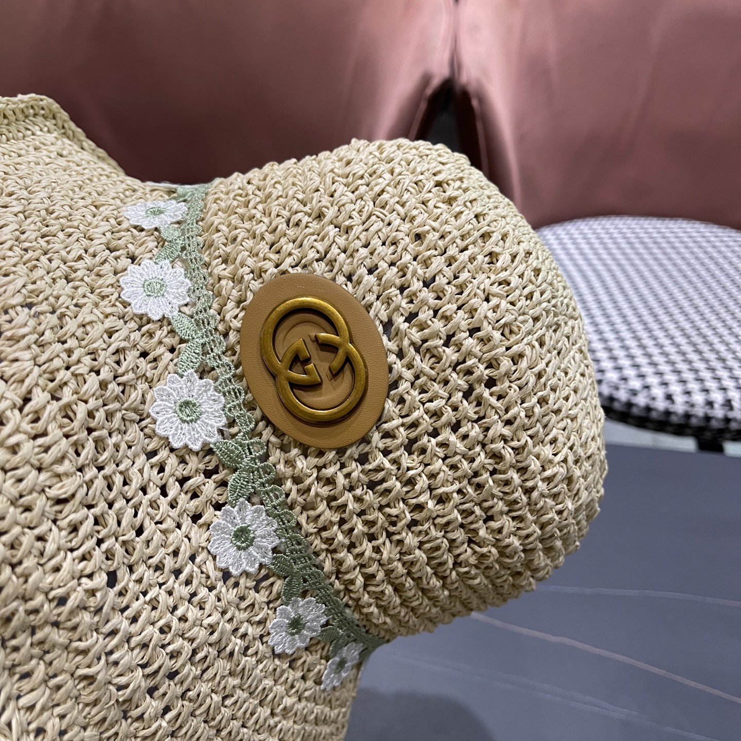  古奇GUCCI 花朵小花女度假旅游檐蕾丝手工甜美大檐草编渔夫
草帽遞阳帽夏季