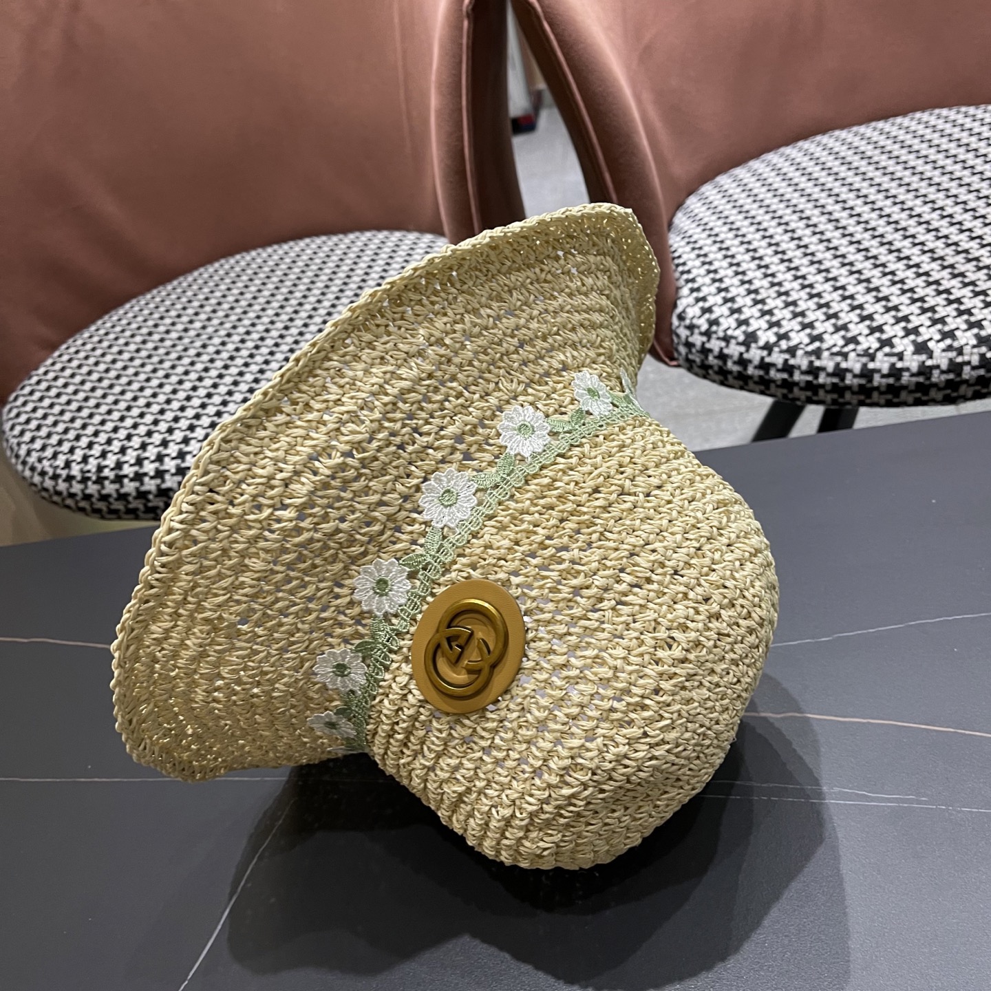  古奇GUCCI 花朵小花女度假旅游檐蕾丝手工甜美大檐草编渔夫
草帽遞阳帽夏季