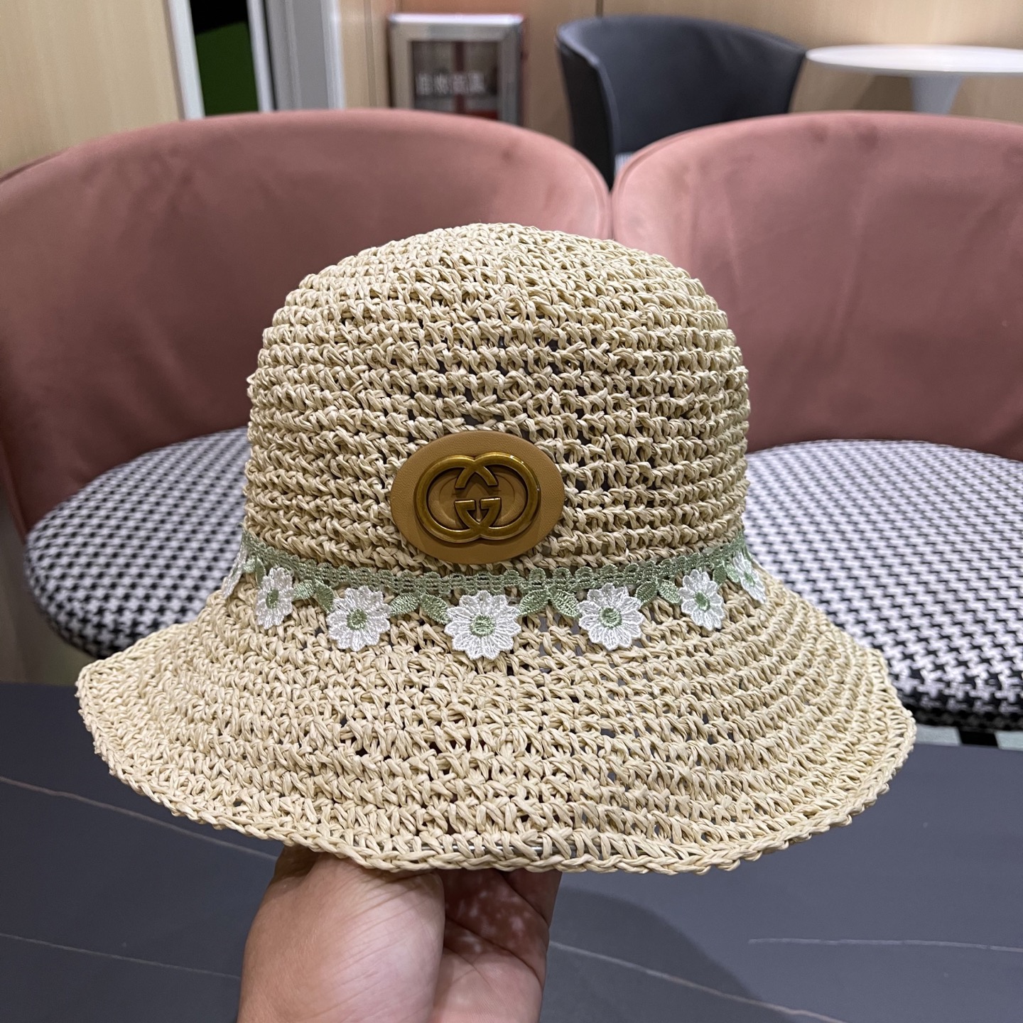  古奇GUCCI 花朵小花女度假旅游檐蕾丝手工甜美大檐草编渔夫
草帽遞阳帽夏季