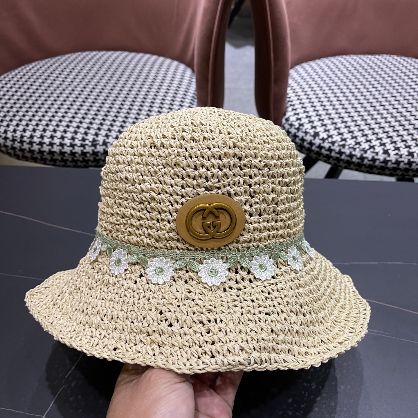  古奇GUCCI 花朵小花女度假旅游檐蕾丝手工甜美大檐草编渔夫
草帽遞阳帽夏季