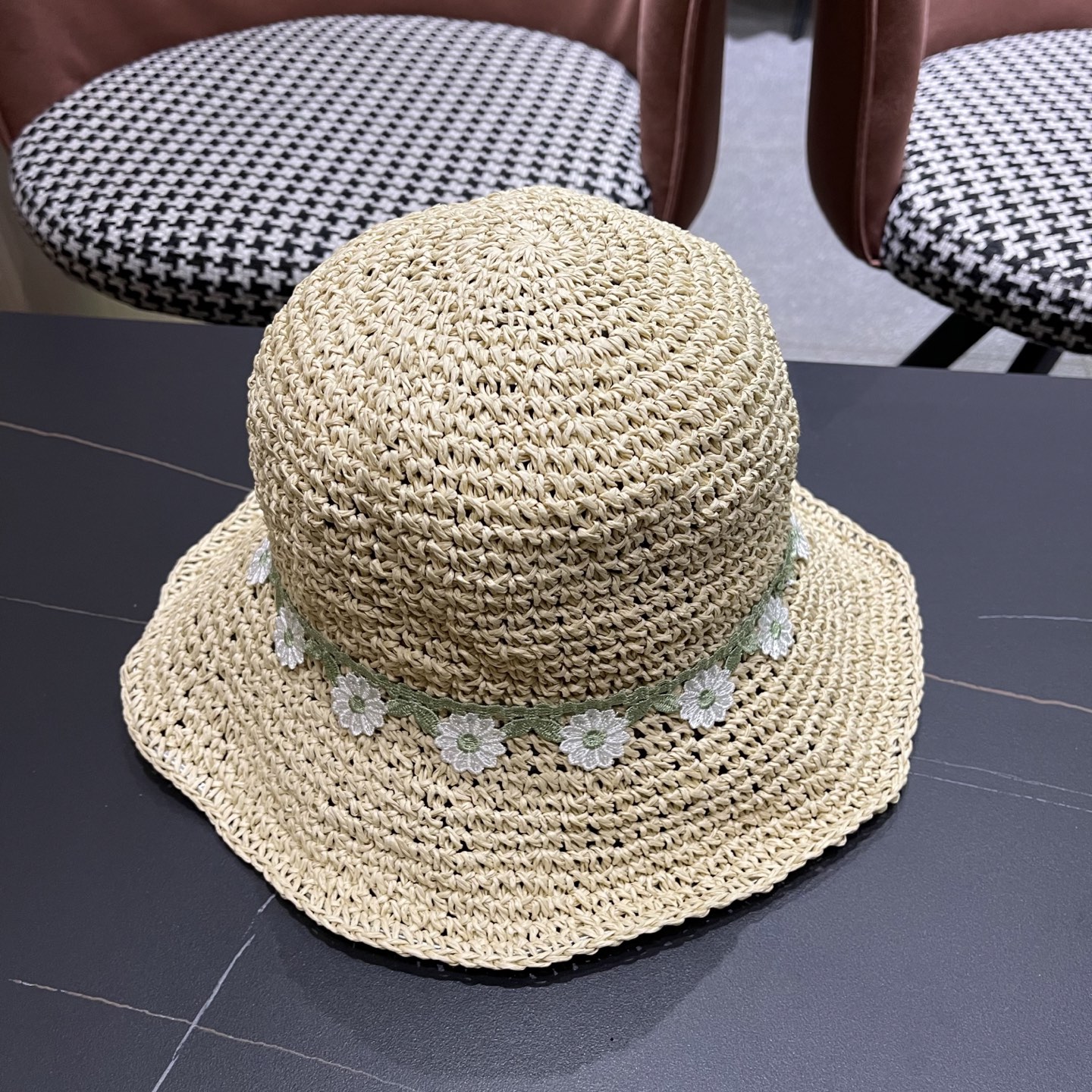  古奇GUCCI 花朵小花女度假旅游檐蕾丝手工甜美大檐草编渔夫
草帽遞阳帽夏季