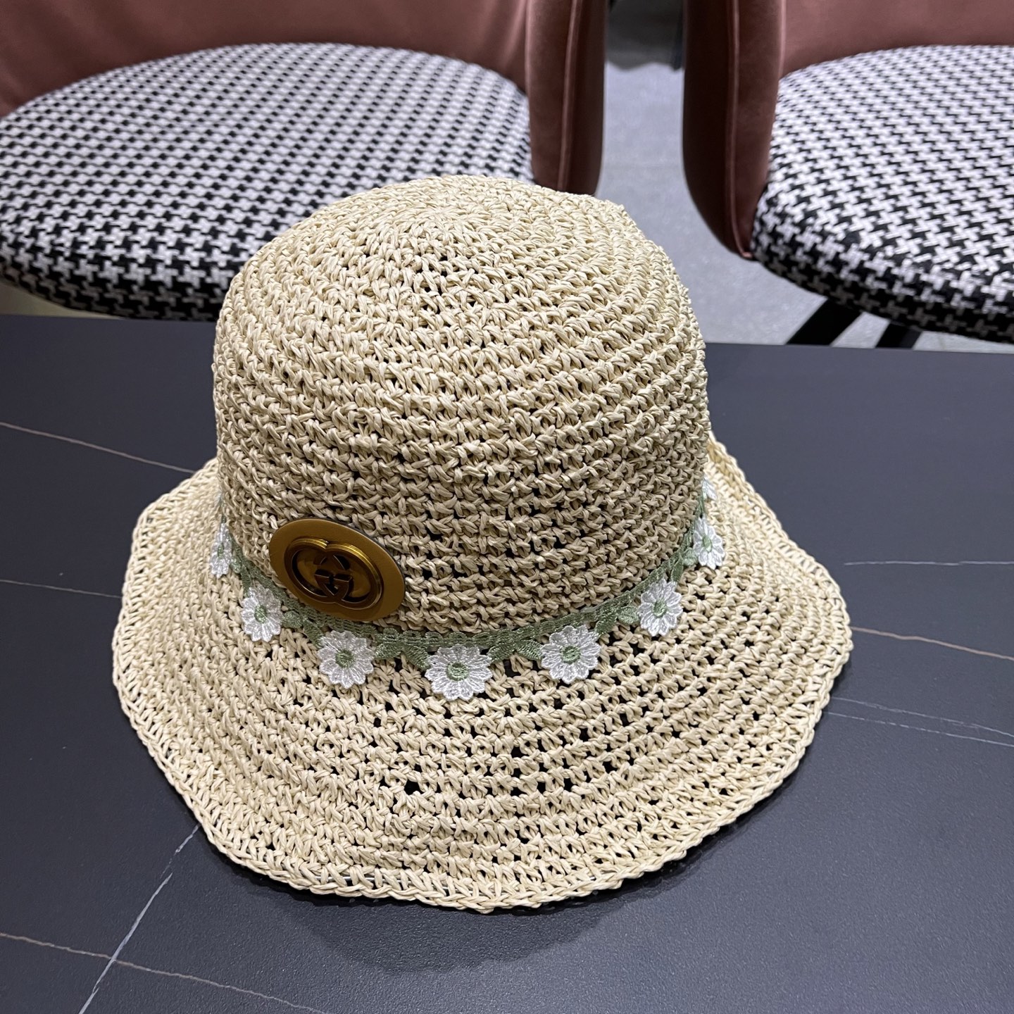  古奇GUCCI 花朵小花女度假旅游檐蕾丝手工甜美大檐草编渔夫
草帽遞阳帽夏季