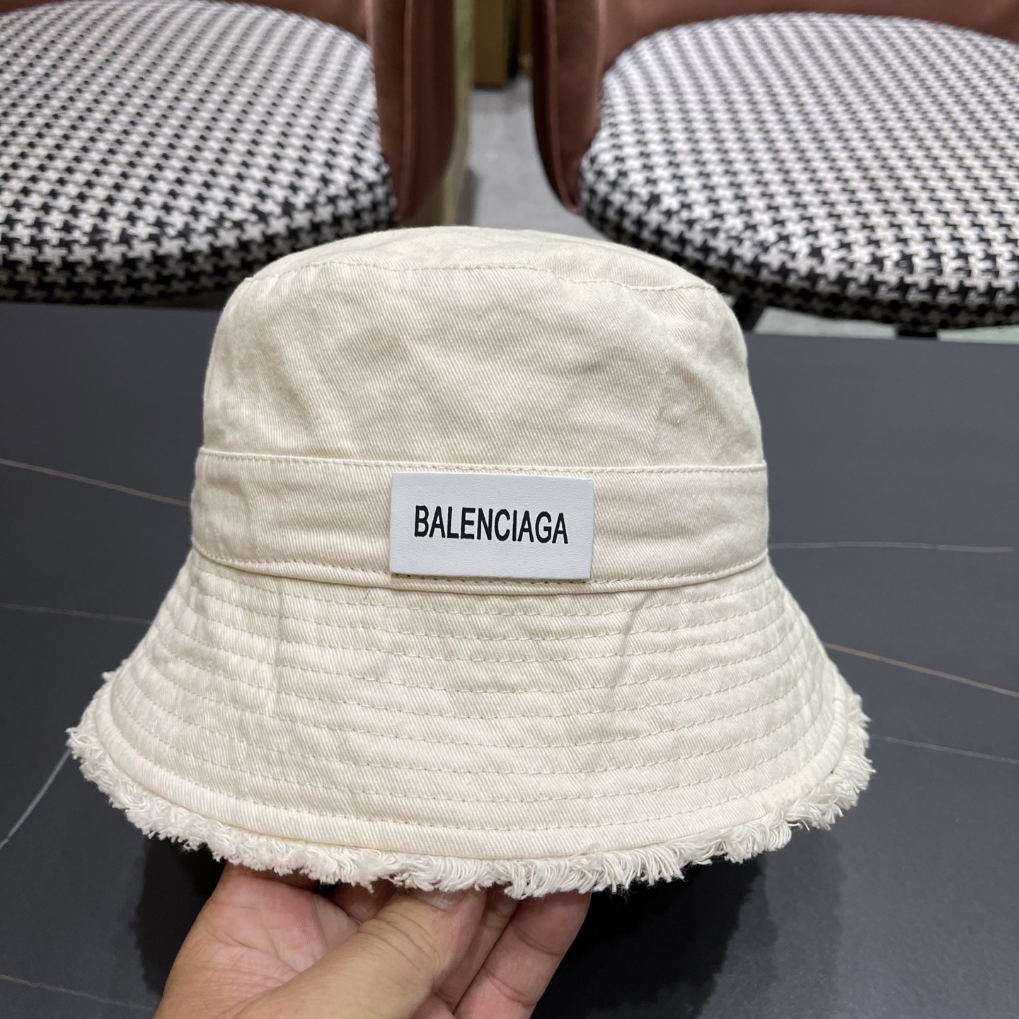 balenciaga巴黎世家2025渔夫帽夏季防晒遮阳帽子水桶帽显脸小