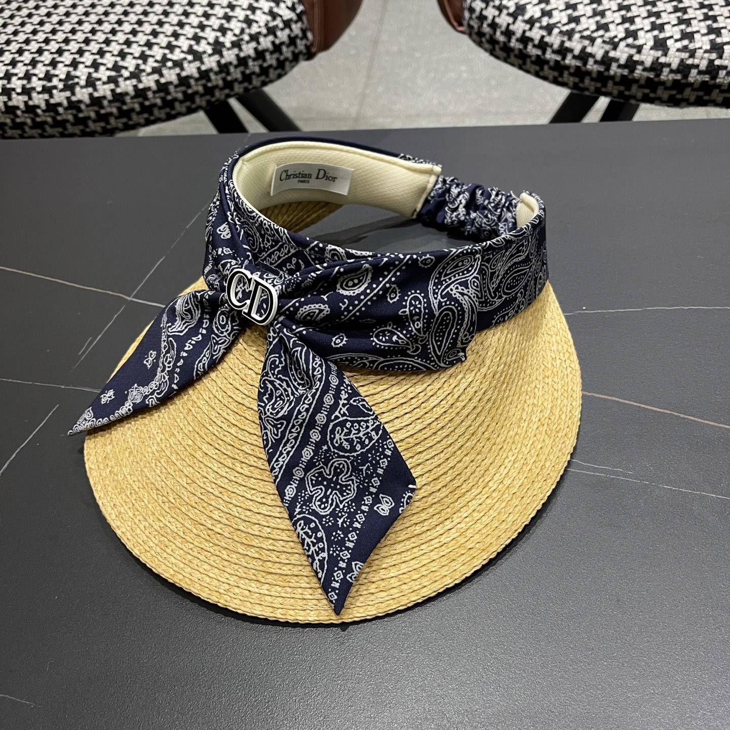  迪奥Dior新款拉菲草空顶帽夏季蝴蝶结遮阳帽
出游度假草帽时尚洋气女士帽子