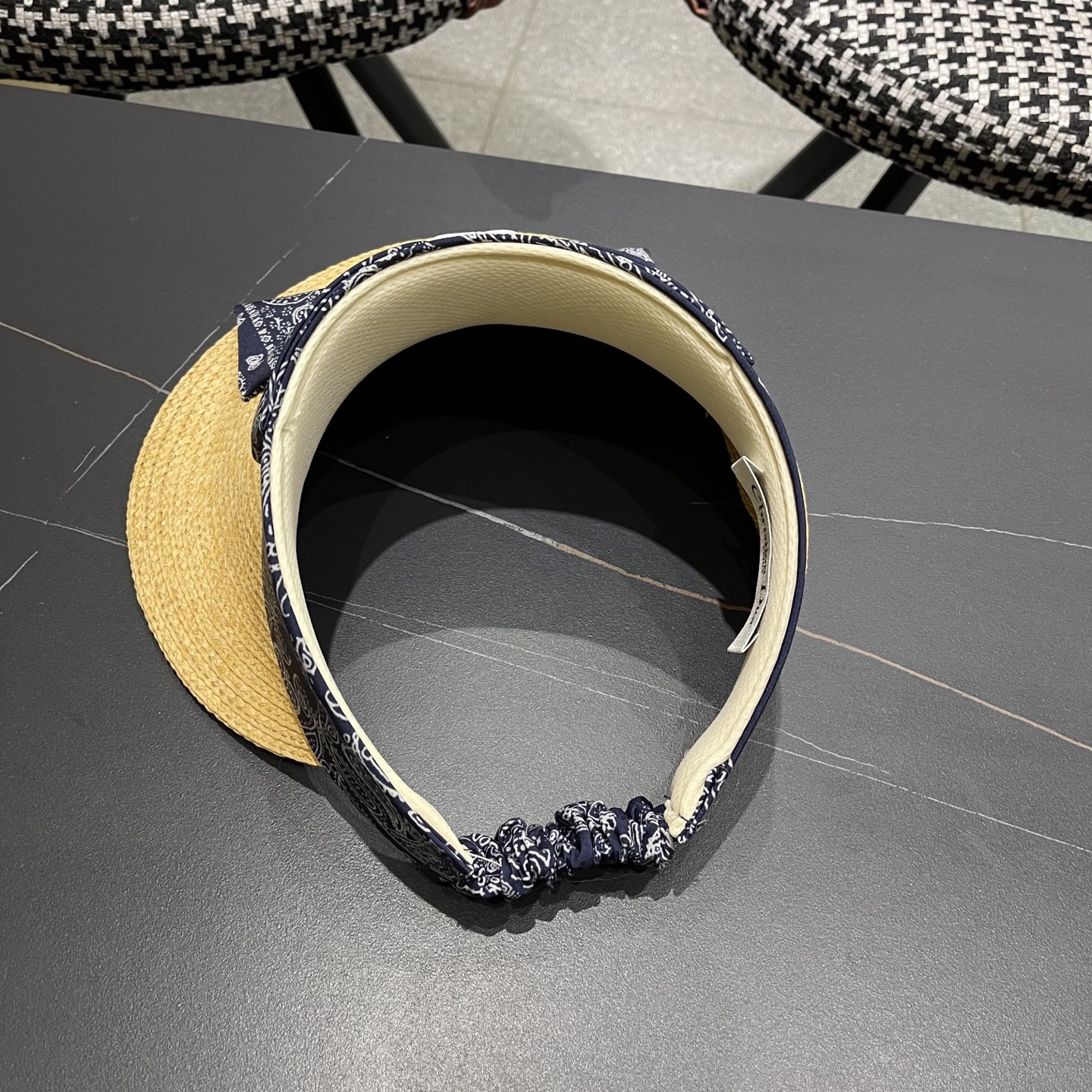  迪奥Dior新款拉菲草空顶帽夏季蝴蝶结遮阳帽
出游度假草帽时尚洋气女士帽子