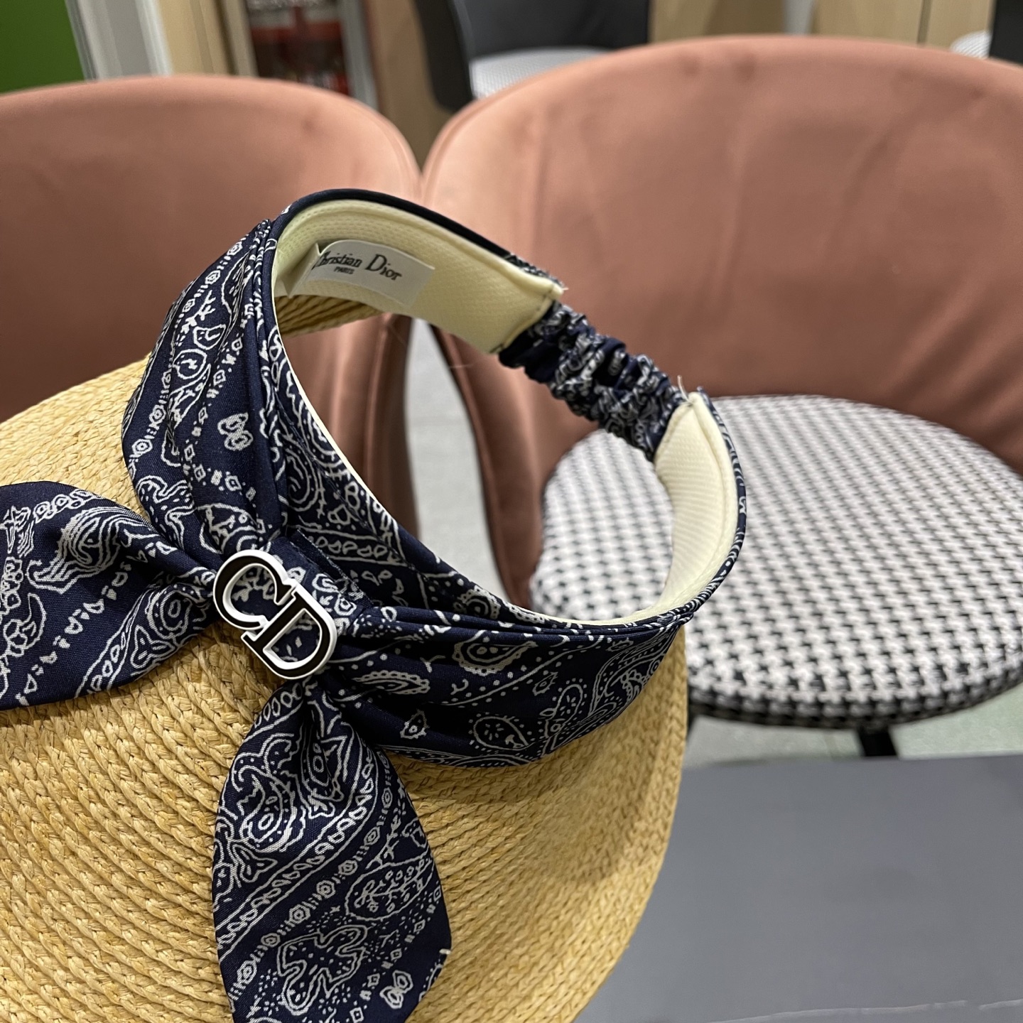  迪奥Dior新款拉菲草空顶帽夏季蝴蝶结遮阳帽
出游度假草帽时尚洋气女士帽子