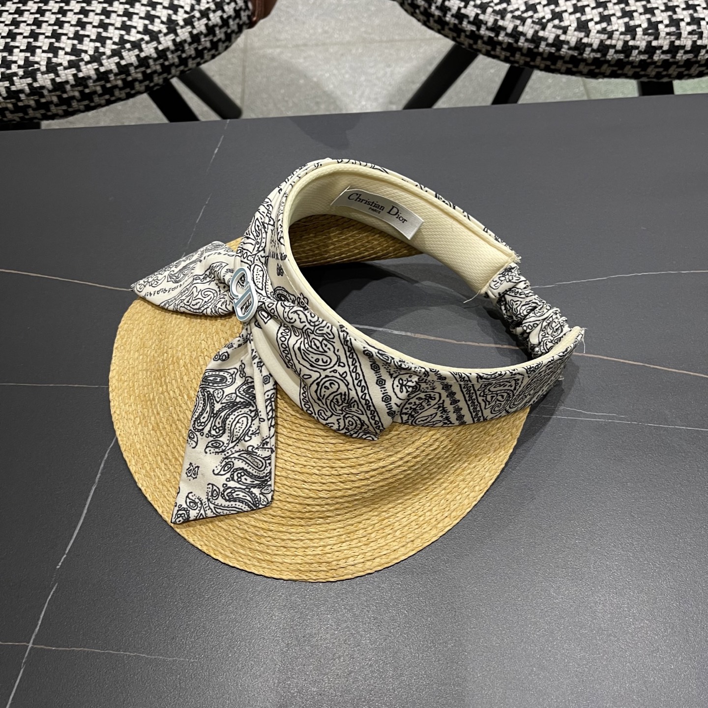  迪奥Dior新款拉菲草空顶帽夏季蝴蝶结遮阳帽
出游度假草帽时尚洋气女士帽子