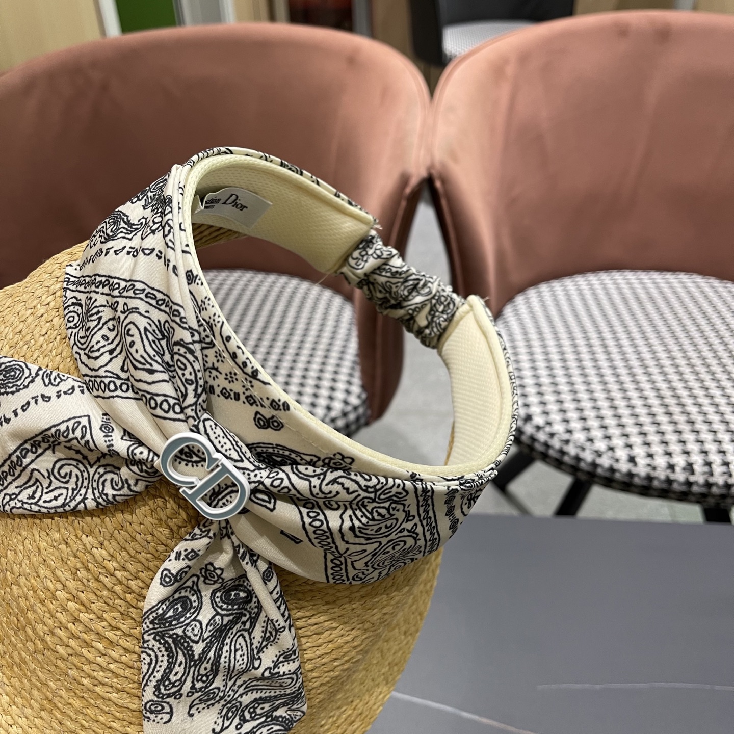  迪奥Dior新款拉菲草空顶帽夏季蝴蝶结遮阳帽
出游度假草帽时尚洋气女士帽子