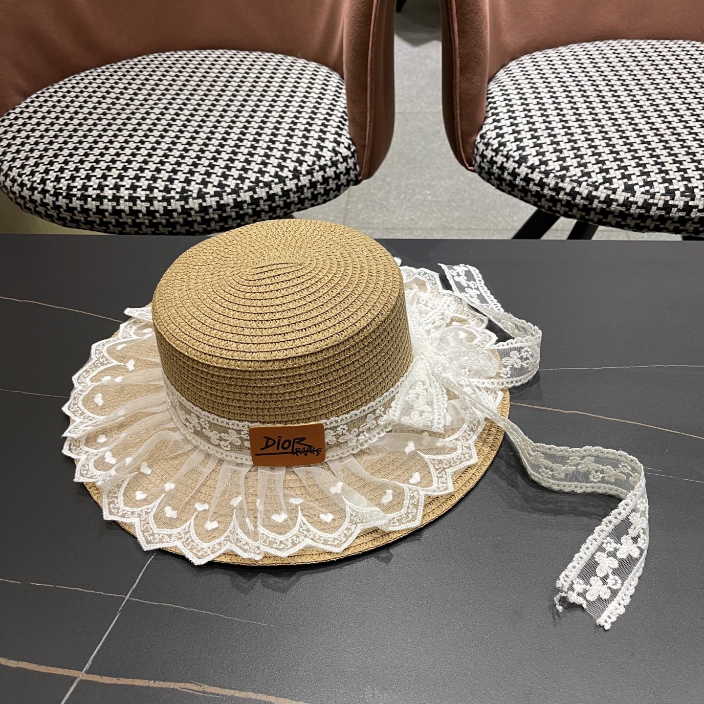 NO:360506,Dior Dior lace bow flat top straw hat women's season French beach sun protection sun hat vacation wind sun hair accessories hat straw hat fisherman hat baseball hat, hat, dior, dior, espadrilles, hats迪奥Dior蕾丝蝴蝶结平顶草帽女戛季法式海边沙滩遮阳防 晒帽度假风太阳发饰帽子草帽渔夫帽棒球帽,帽子,dior,dior,espadrilles,hats,hat