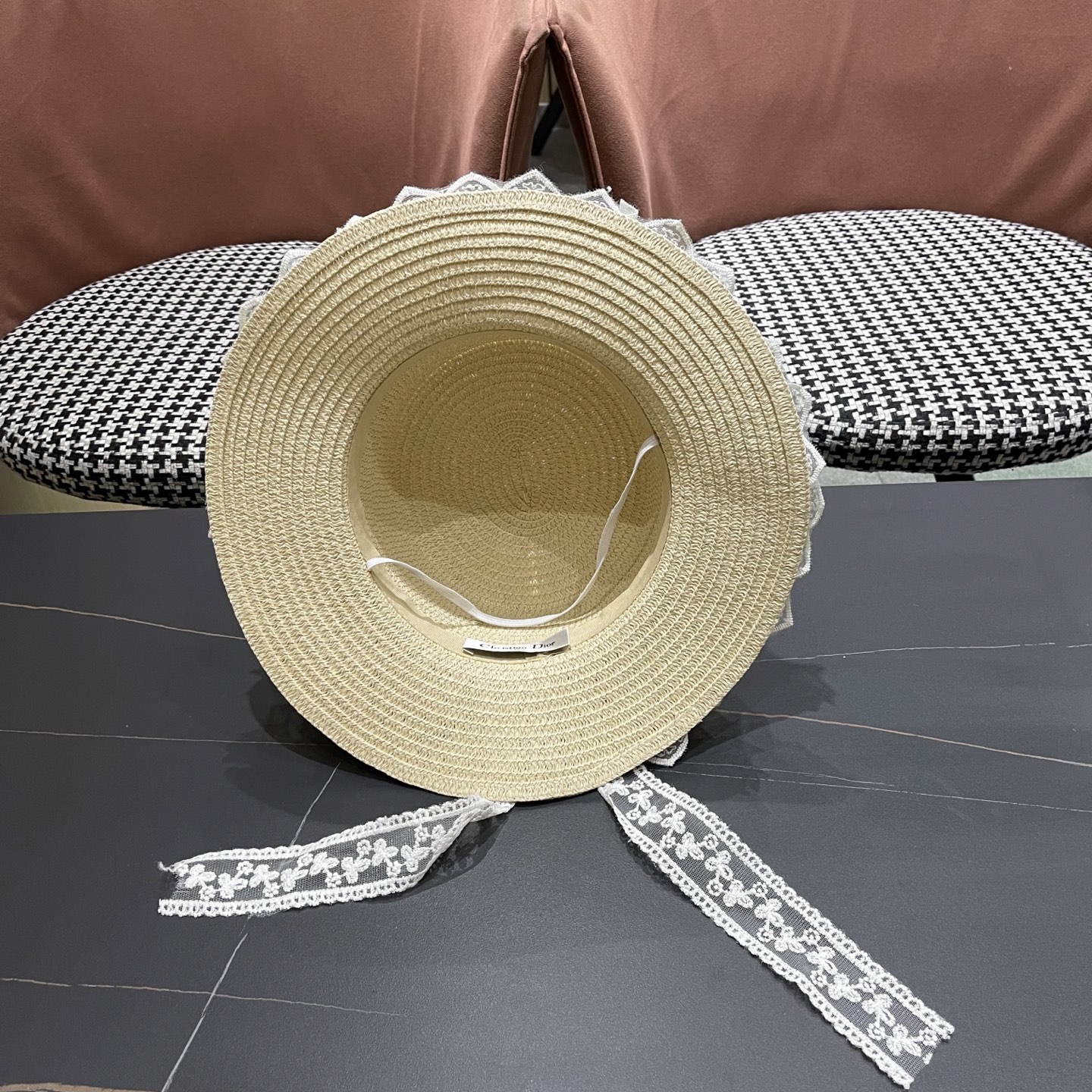  迪奥Dior蕾丝蝴蝶结平顶草帽女戛季法式海边沙滩遮阳防
晒帽度假风太阳发饰