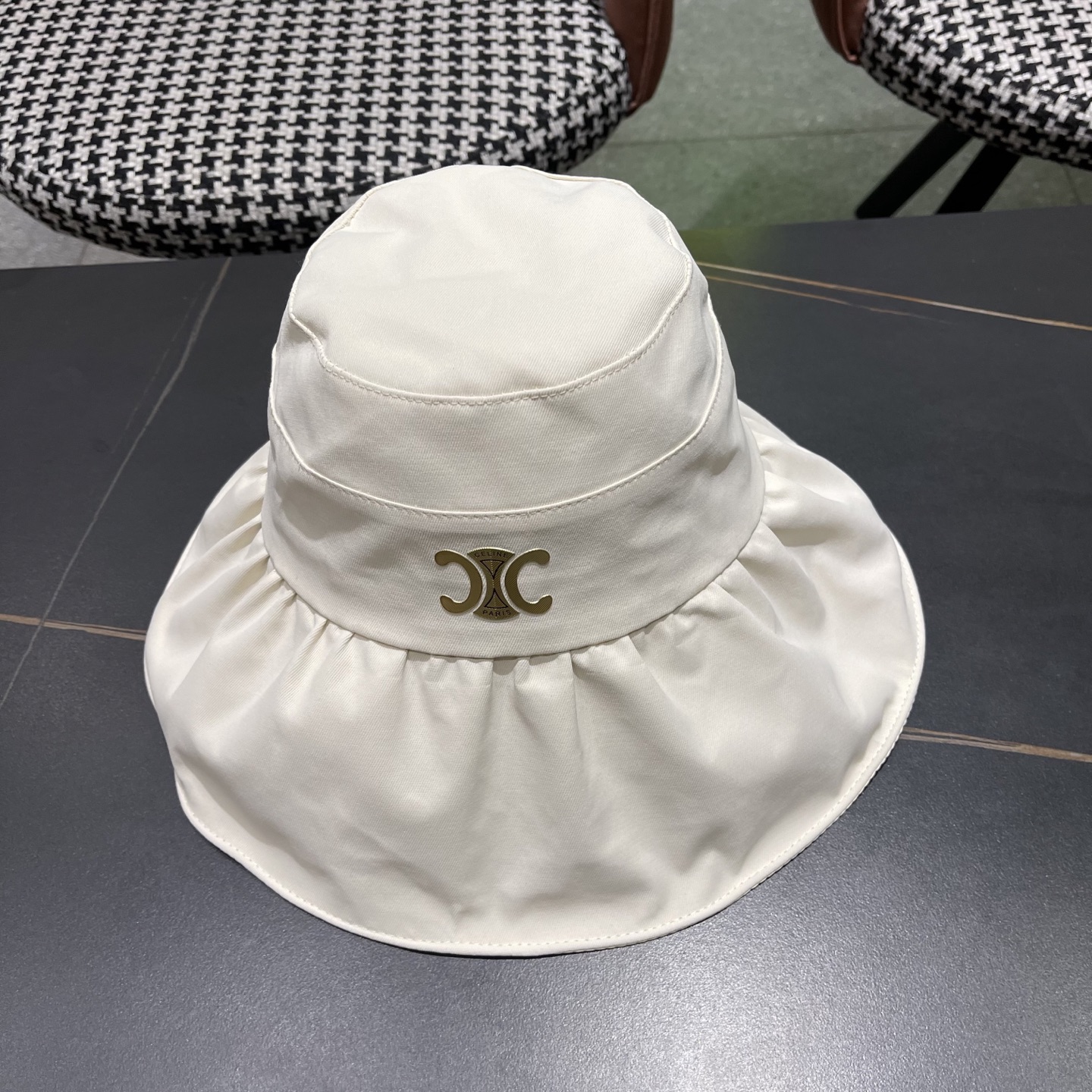  【CELINE赛琳】2025新款遮阳度假风渔夫帽，🔆百搭日常款～出街必备