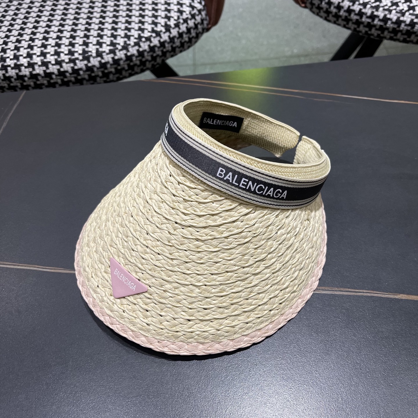   BALENCIAGA 巴黎世家， BALENCIAGA 巴黎世家，画家遮阳空顶帽 低调奢华 