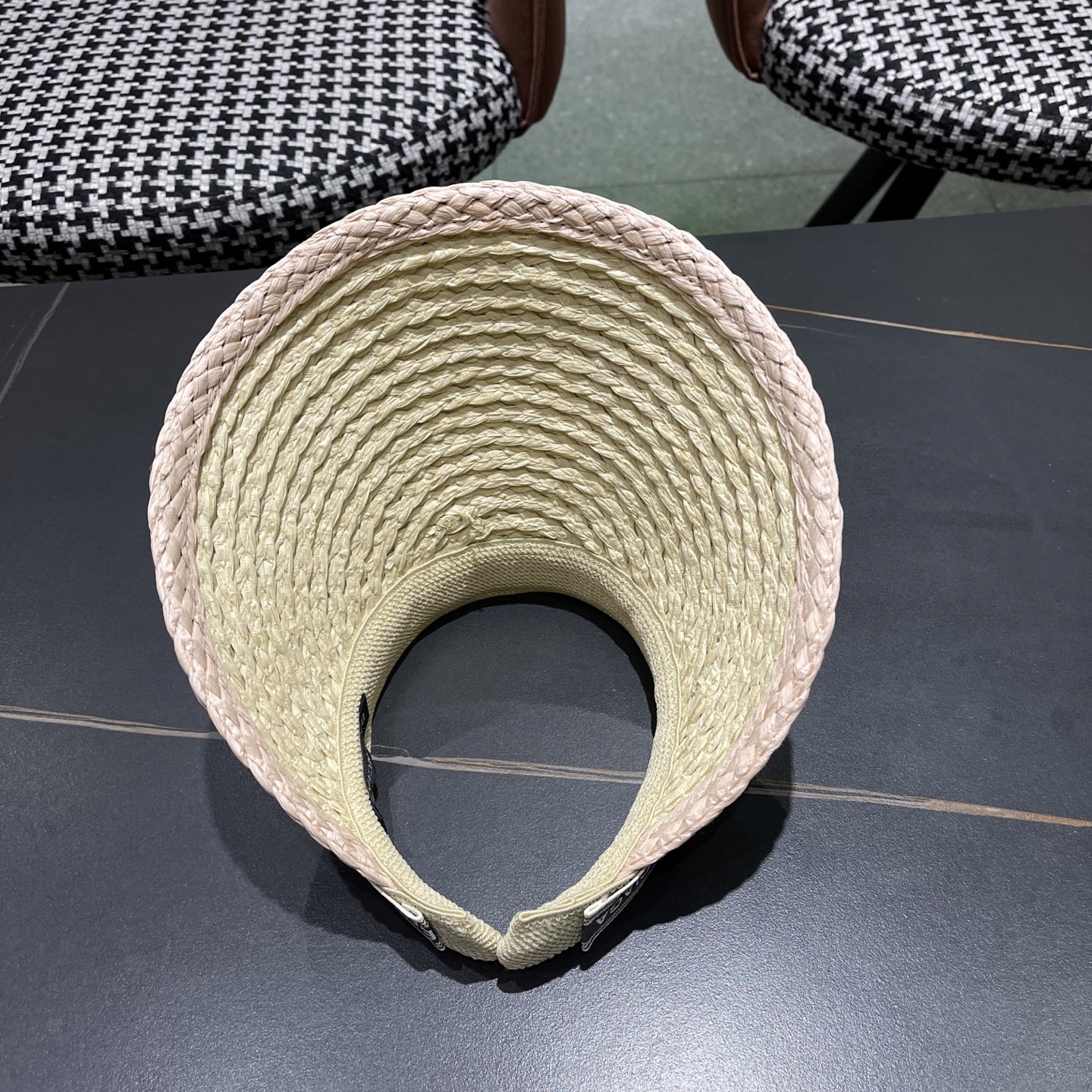   BALENCIAGA 巴黎世家， BALENCIAGA 巴黎世家，画家遮阳空顶帽 低调奢华 