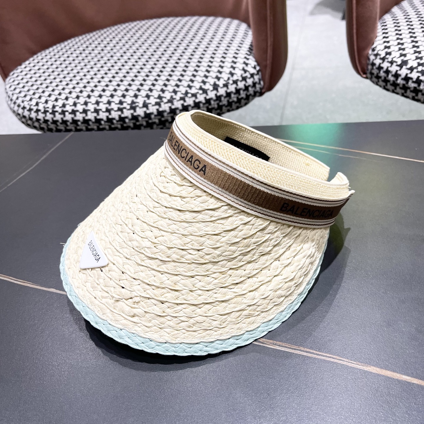   BALENCIAGA 巴黎世家， BALENCIAGA 巴黎世家，画家遮阳空顶帽 低调奢华 