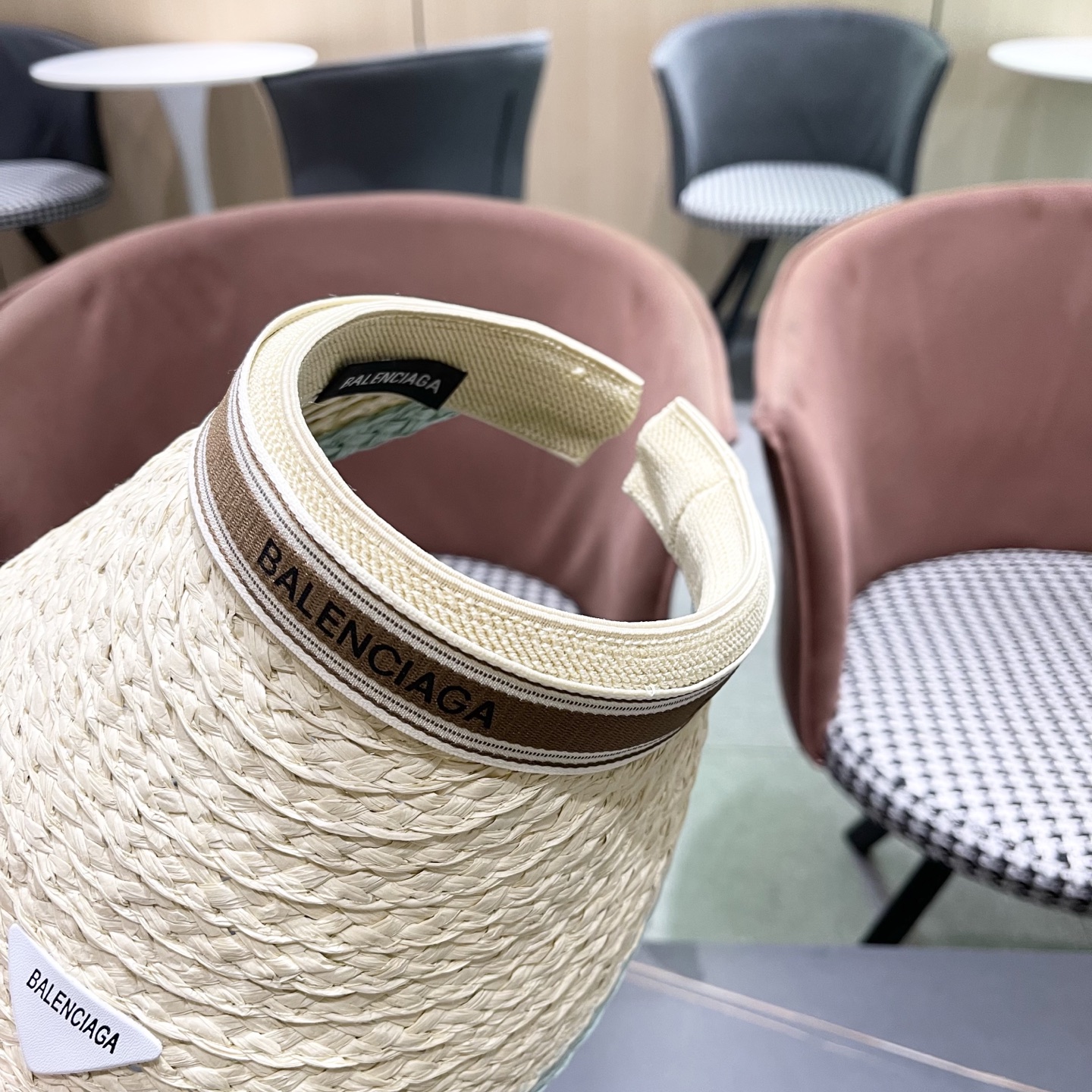   BALENCIAGA 巴黎世家， BALENCIAGA 巴黎世家，画家遮阳空顶帽 低调奢华 