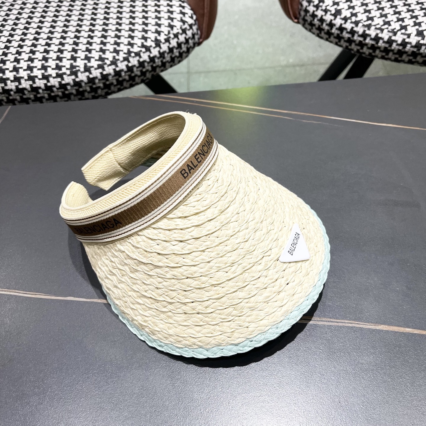   BALENCIAGA 巴黎世家， BALENCIAGA 巴黎世家，画家遮阳空顶帽 低调奢华 