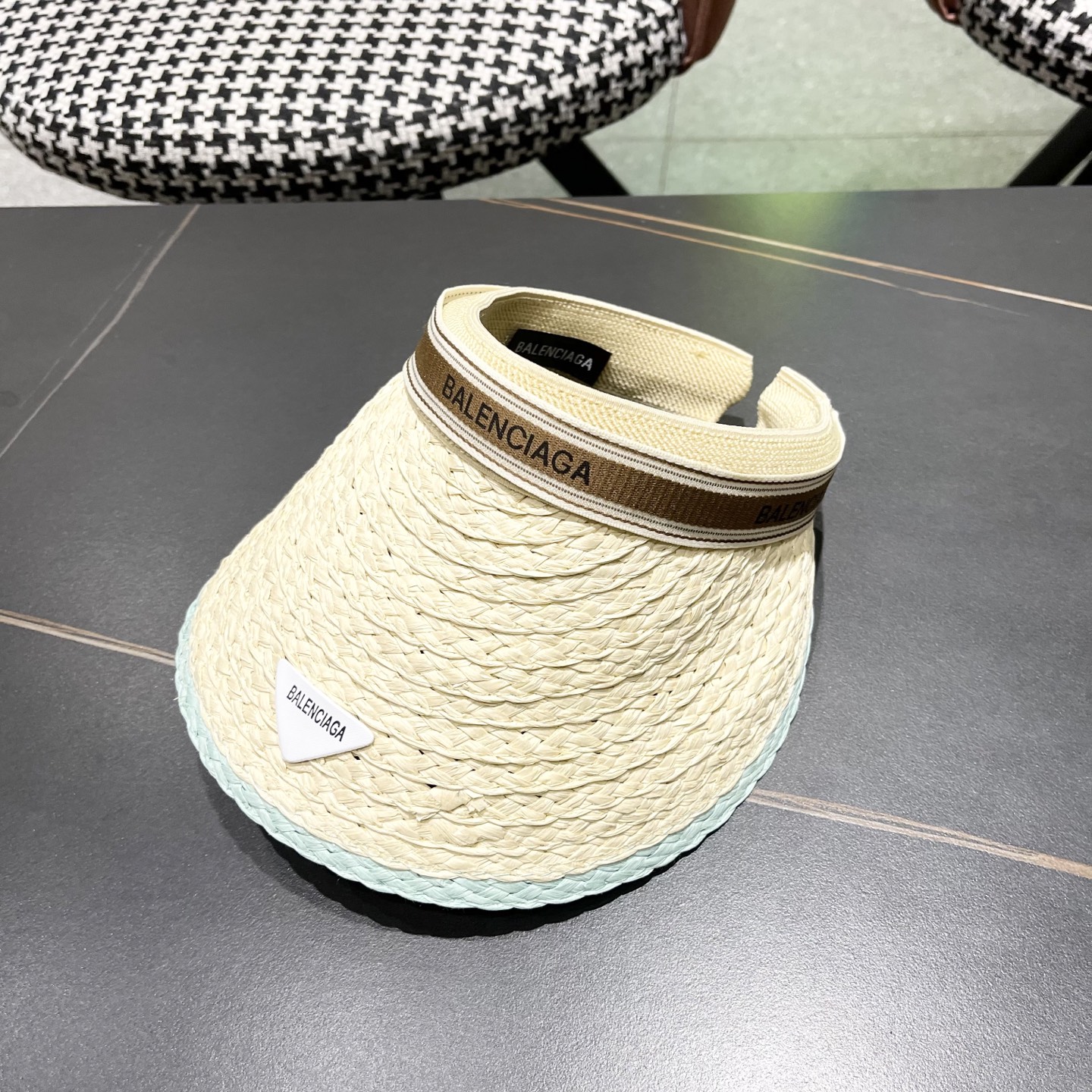   BALENCIAGA 巴黎世家， BALENCIAGA 巴黎世家，画家遮阳空顶帽 低调奢华 