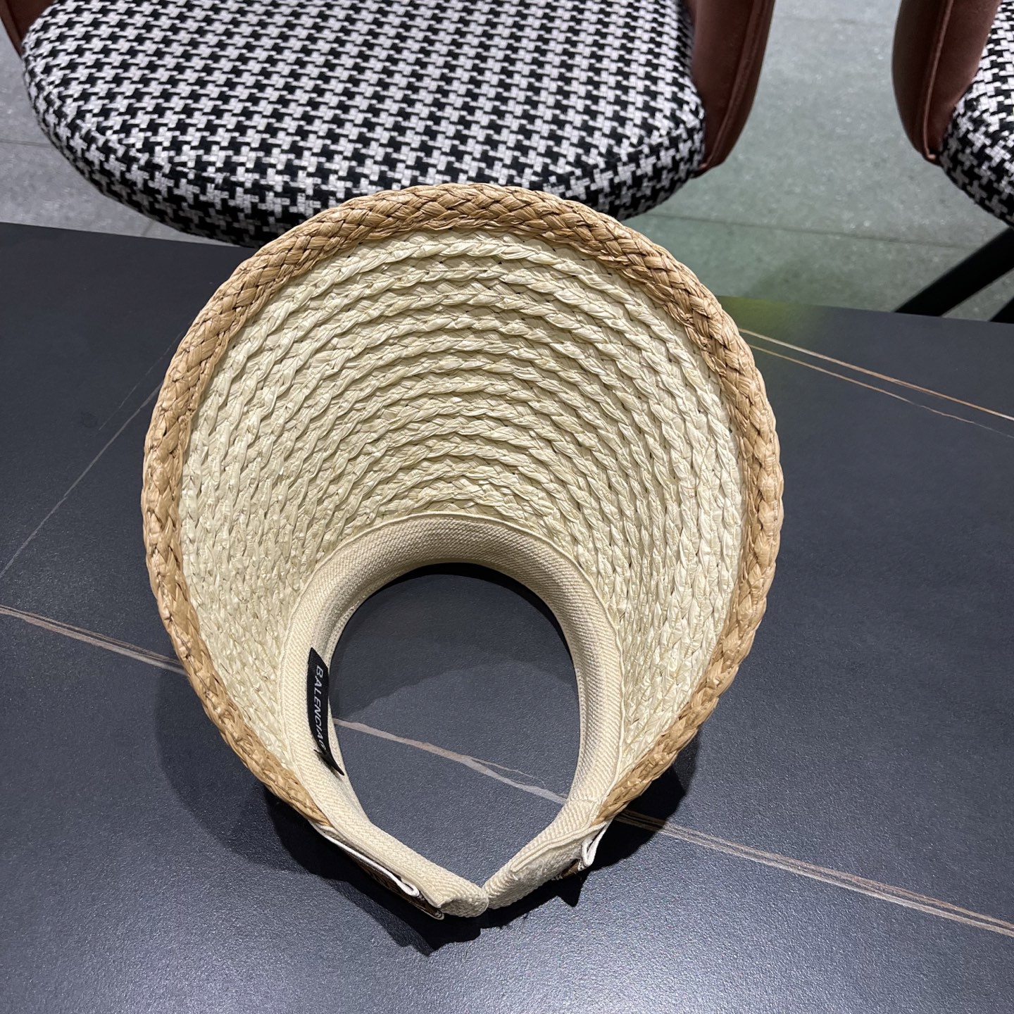   BALENCIAGA 巴黎世家， BALENCIAGA 巴黎世家，画家遮阳空顶帽 低调奢华 