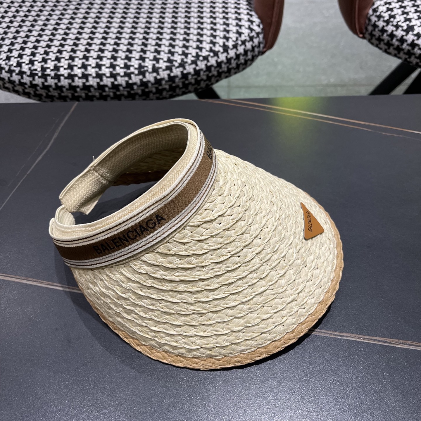   BALENCIAGA 巴黎世家， BALENCIAGA 巴黎世家，画家遮阳空顶帽 低调奢华 