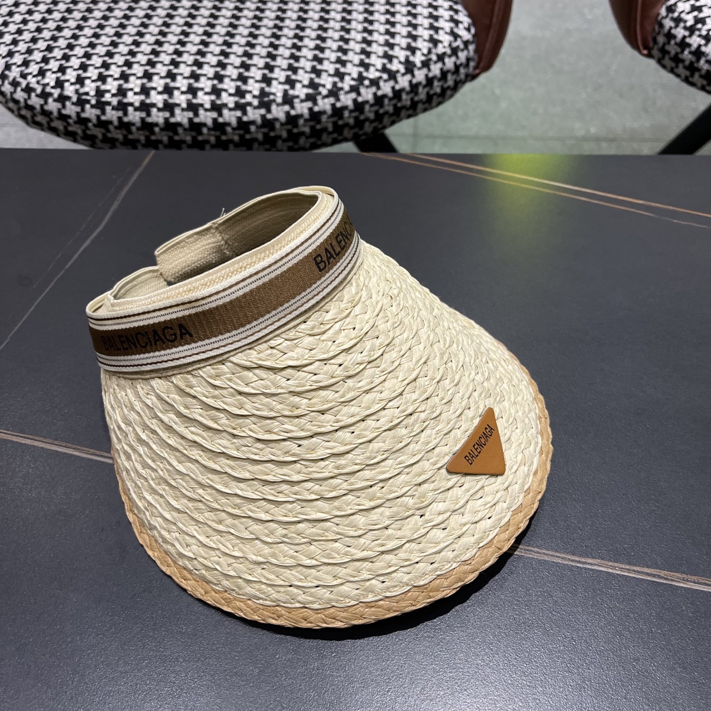   BALENCIAGA 巴黎世家， BALENCIAGA 巴黎世家，画家遮阳空顶帽 低调奢华 