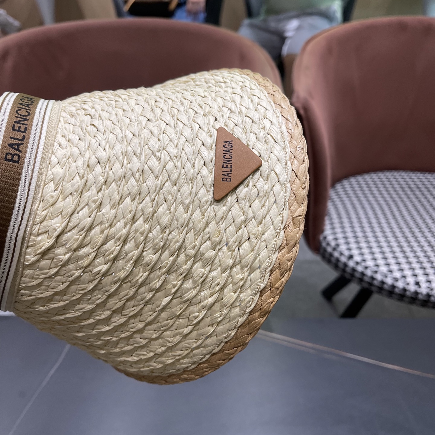   BALENCIAGA 巴黎世家， BALENCIAGA 巴黎世家，画家遮阳空顶帽 低调奢华 