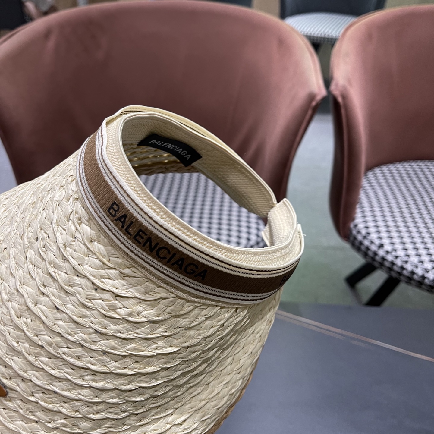   BALENCIAGA 巴黎世家， BALENCIAGA 巴黎世家，画家遮阳空顶帽 低调奢华 