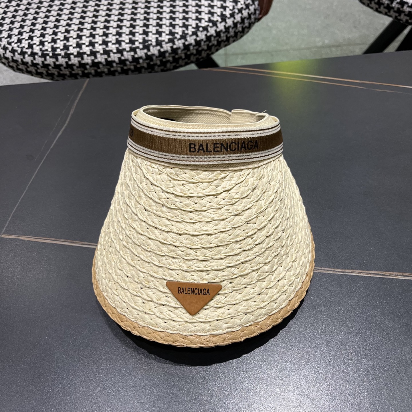   BALENCIAGA 巴黎世家， BALENCIAGA 巴黎世家，画家遮阳空顶帽 低调奢华 