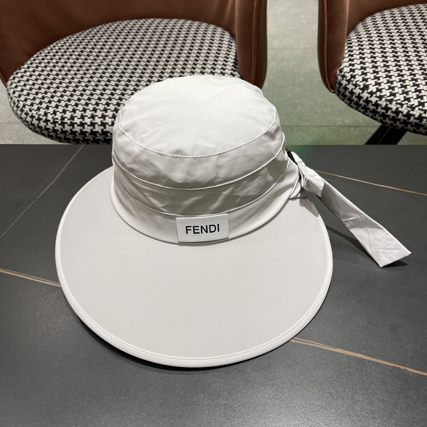  芬迪FENDI帽子女夏季新款渔夫帽防晒遮阳帽防紫外线大
帽檐太阳帽休闲帽盆帽