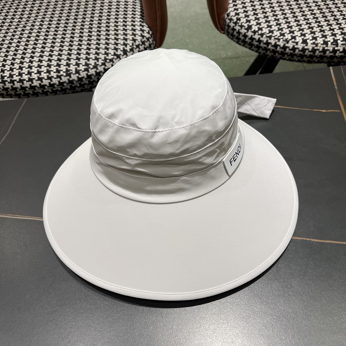  芬迪FENDI帽子女夏季新款渔夫帽防晒遮阳帽防紫外线大
帽檐太阳帽休闲帽盆帽