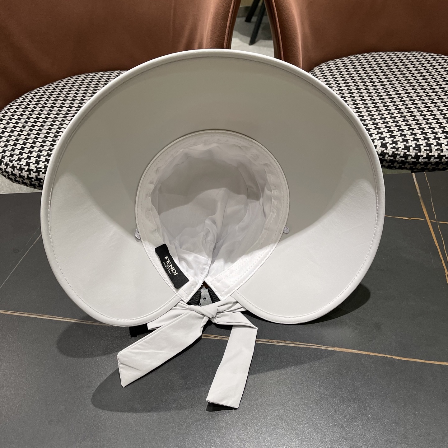  芬迪FENDI帽子女夏季新款渔夫帽防晒遮阳帽防紫外线大
帽檐太阳帽休闲帽盆帽