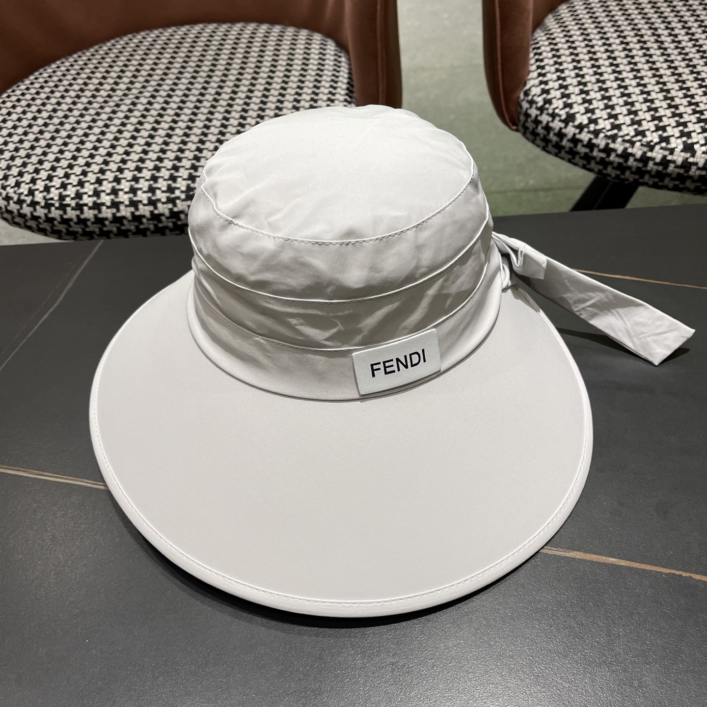  芬迪FENDI帽子女夏季新款渔夫帽防晒遮阳帽防紫外线大
帽檐太阳帽休闲帽盆帽