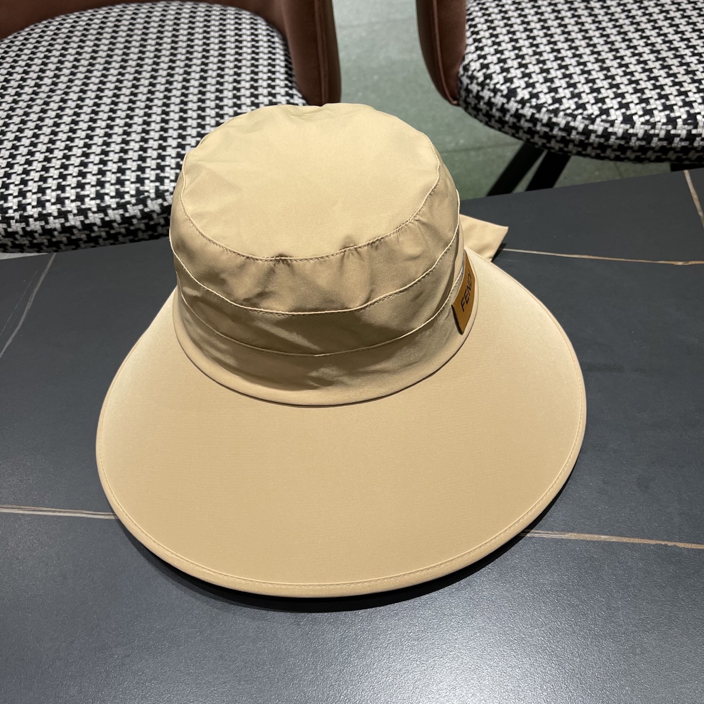  芬迪FENDI帽子女夏季新款渔夫帽防晒遮阳帽防紫外线大
帽檐太阳帽休闲帽盆帽